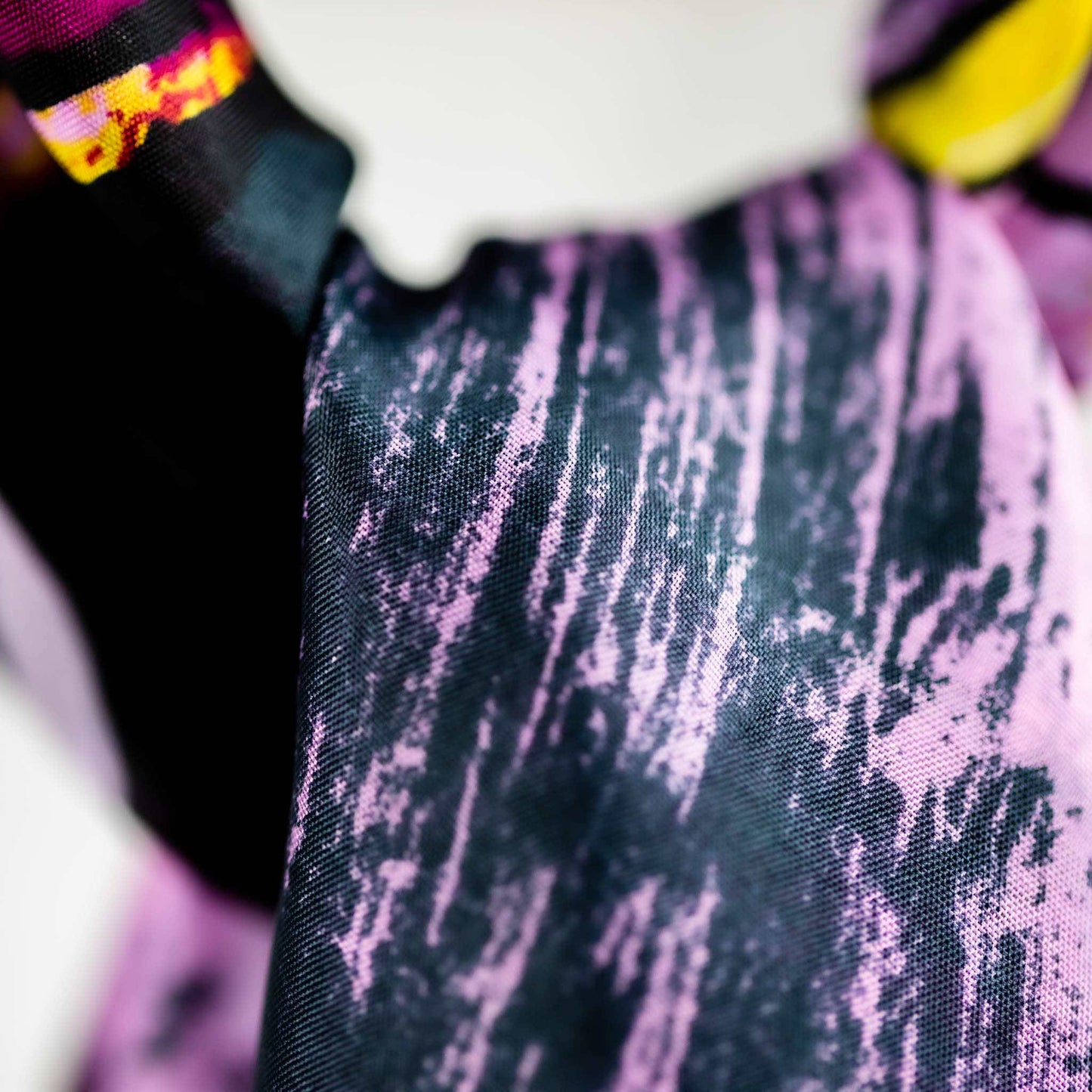 Eșarfă damă din mătase, imprimeu cu bărci, 90 x 90 cm - Mov, Negru