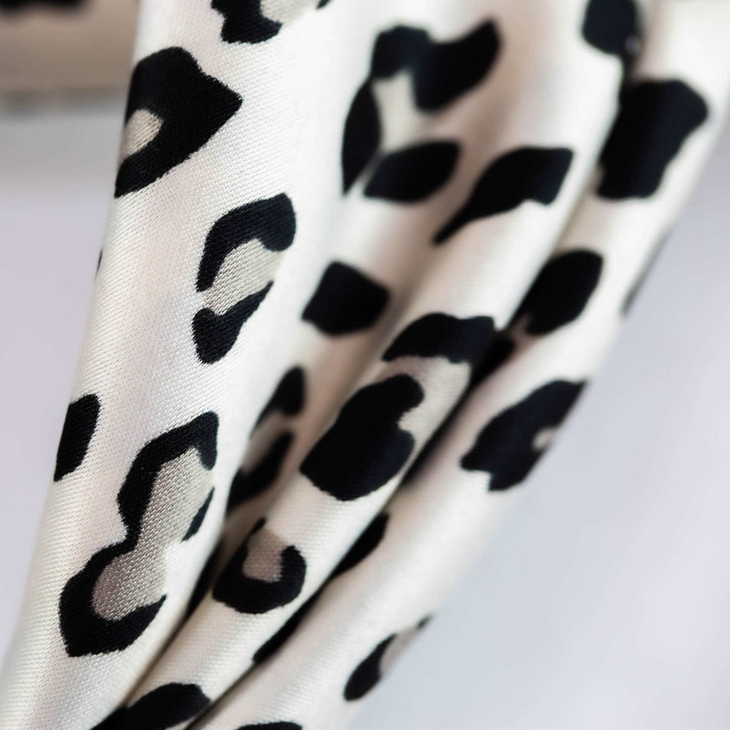 Eșarfă damă din satin cu animal print, 55 x 55 cm - Bej, Negru