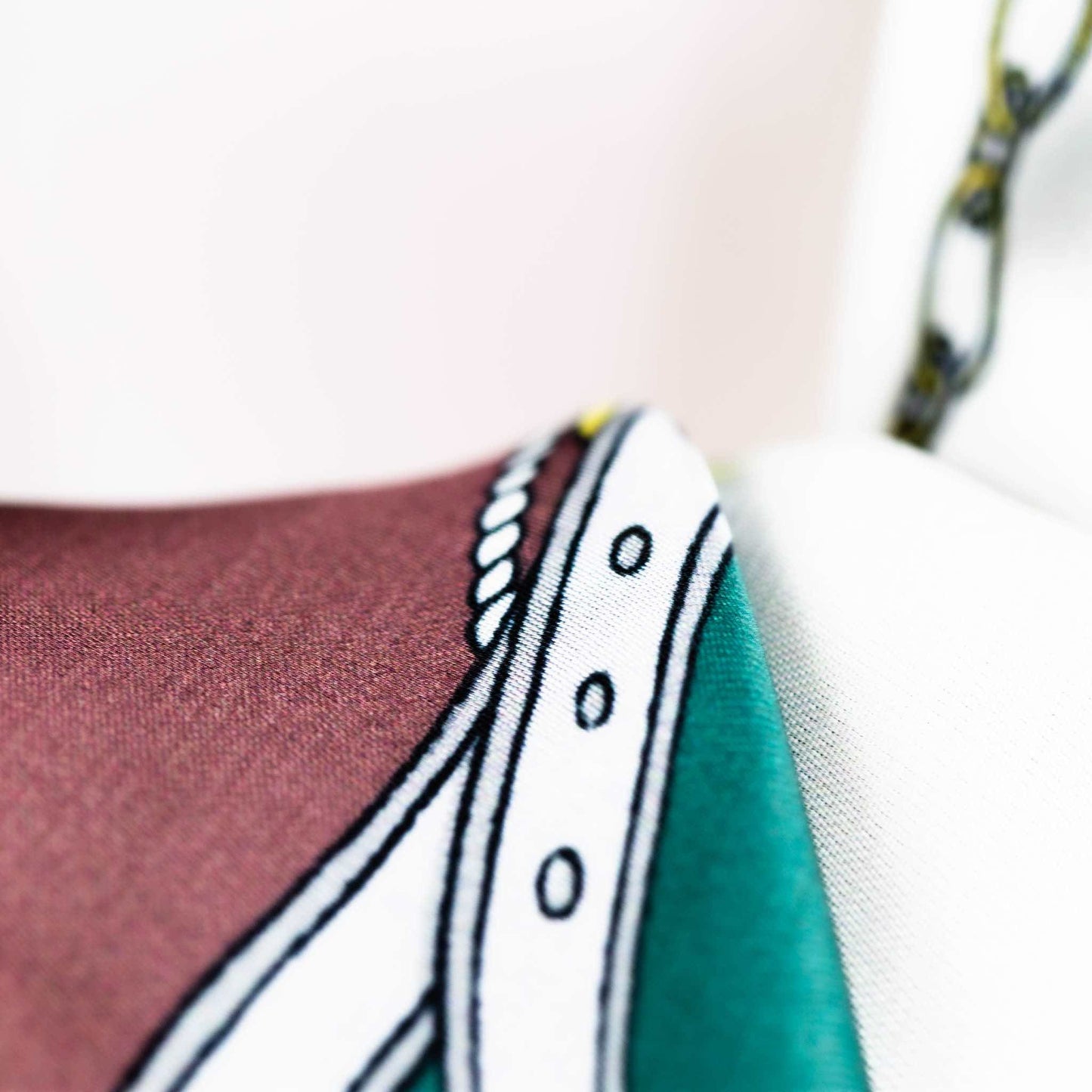 Eșarfă damă din satin cu imprimeu deluxe, 70 x 70 cm - Verde, Maro, Alb