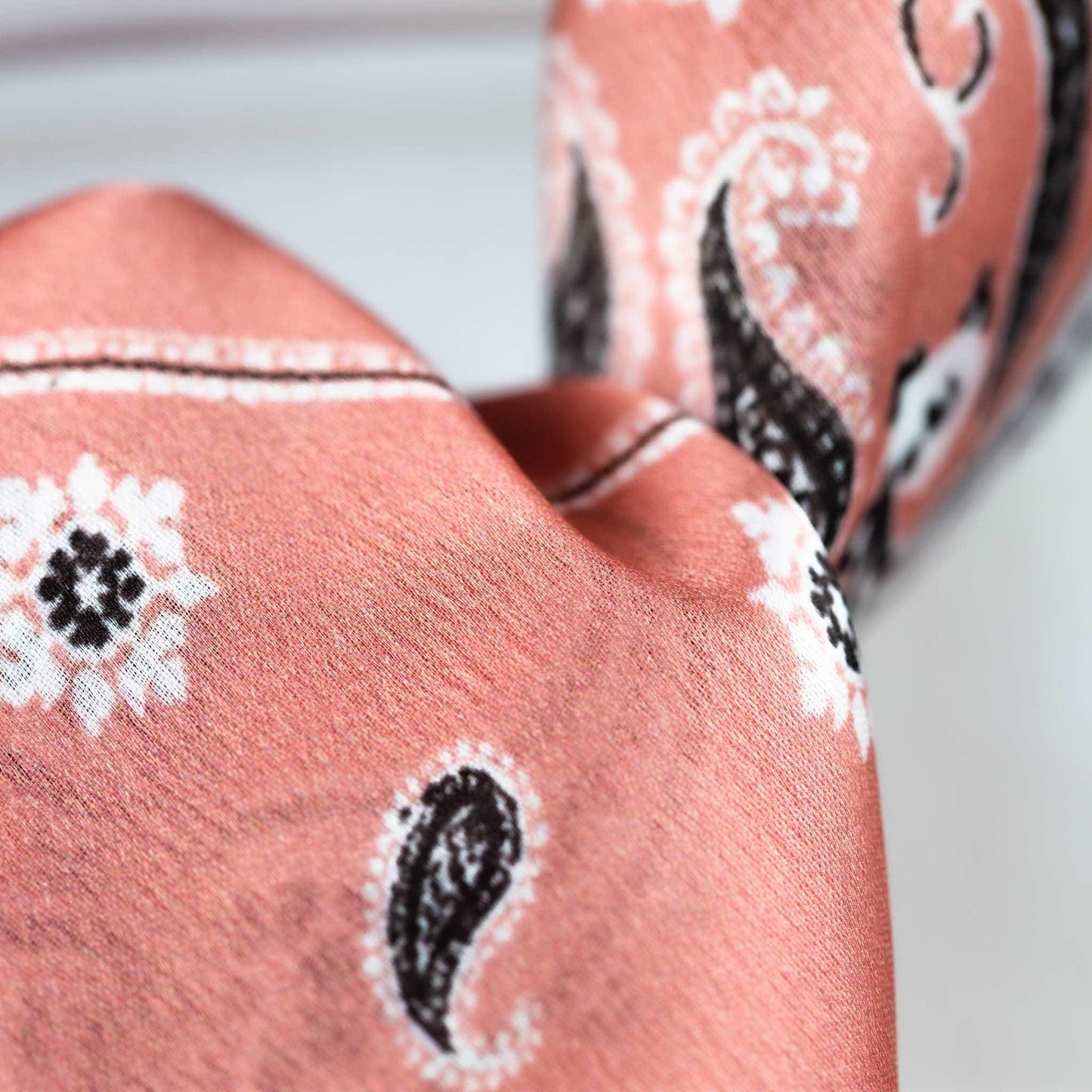 Eșarfă damă din satin cu imprimeu paisley, 60 x 60 cm - Roz Prăfuit, Alb