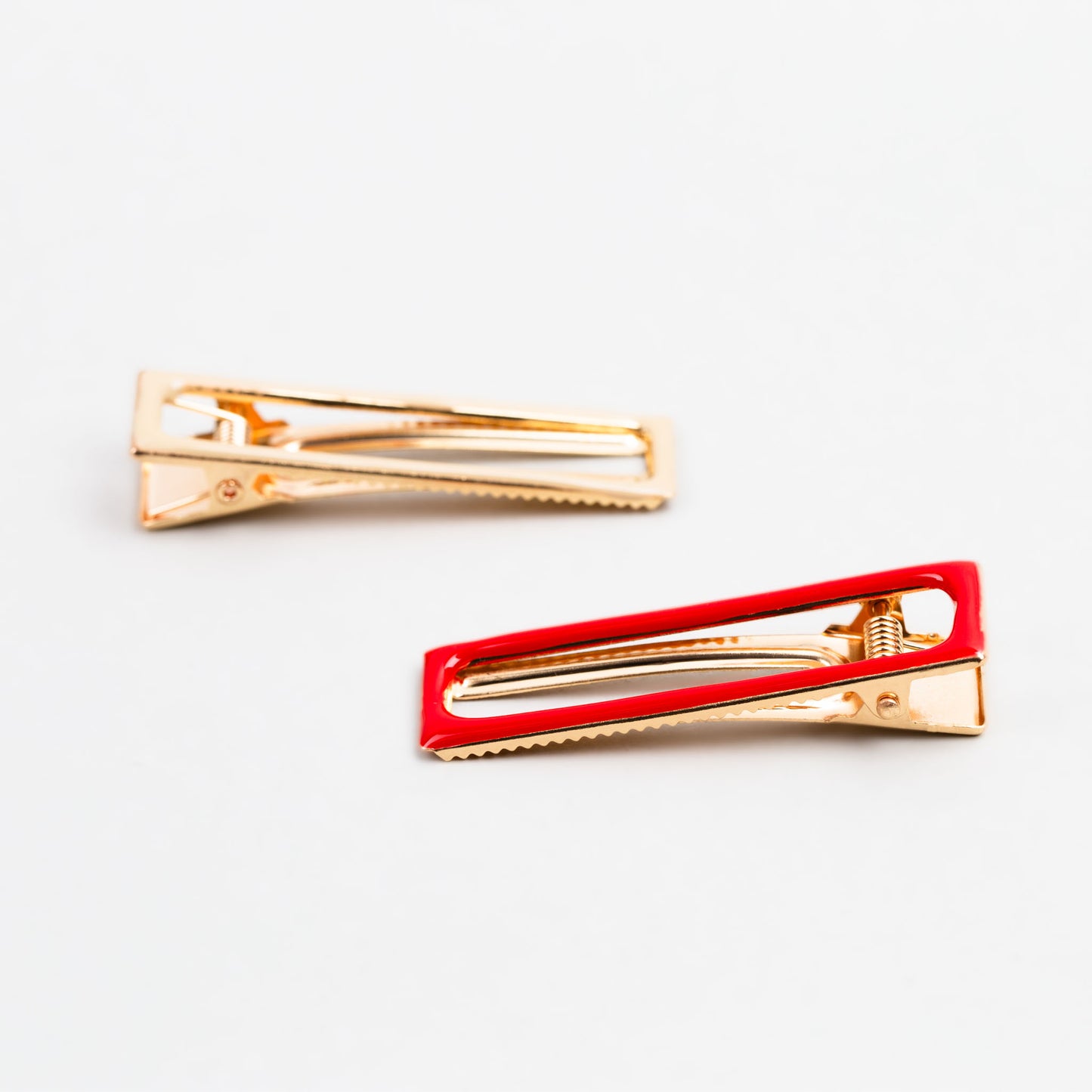 Agrafe de păr tip aligator în formă dreptunghiulară cu textură lucioasă, set 2 buc - Bej, Rosu