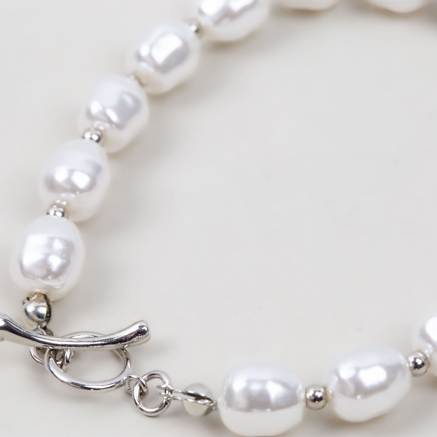 Brățară cu perle și închizătoare toggle - Argintiu