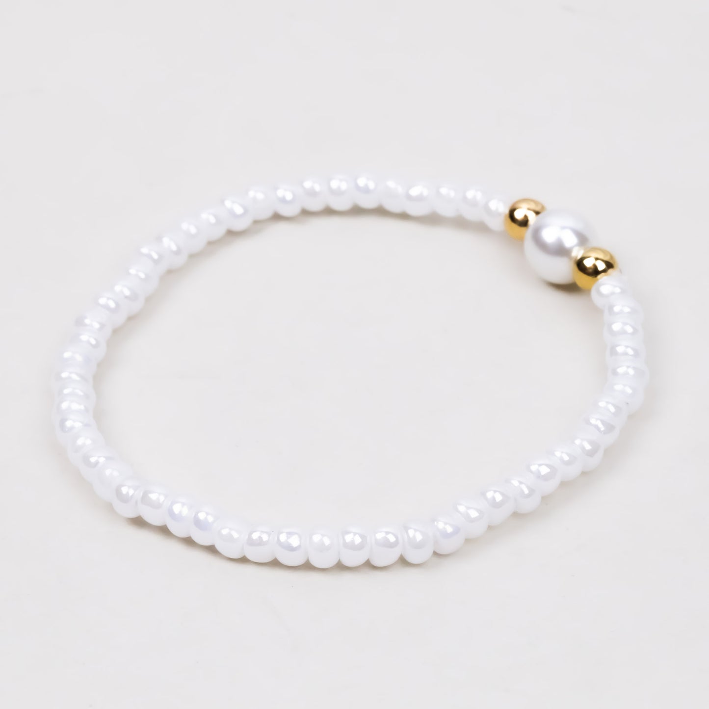 Brățară elastică cu mărgele mici, biluțe și perlă - Alb Lucios