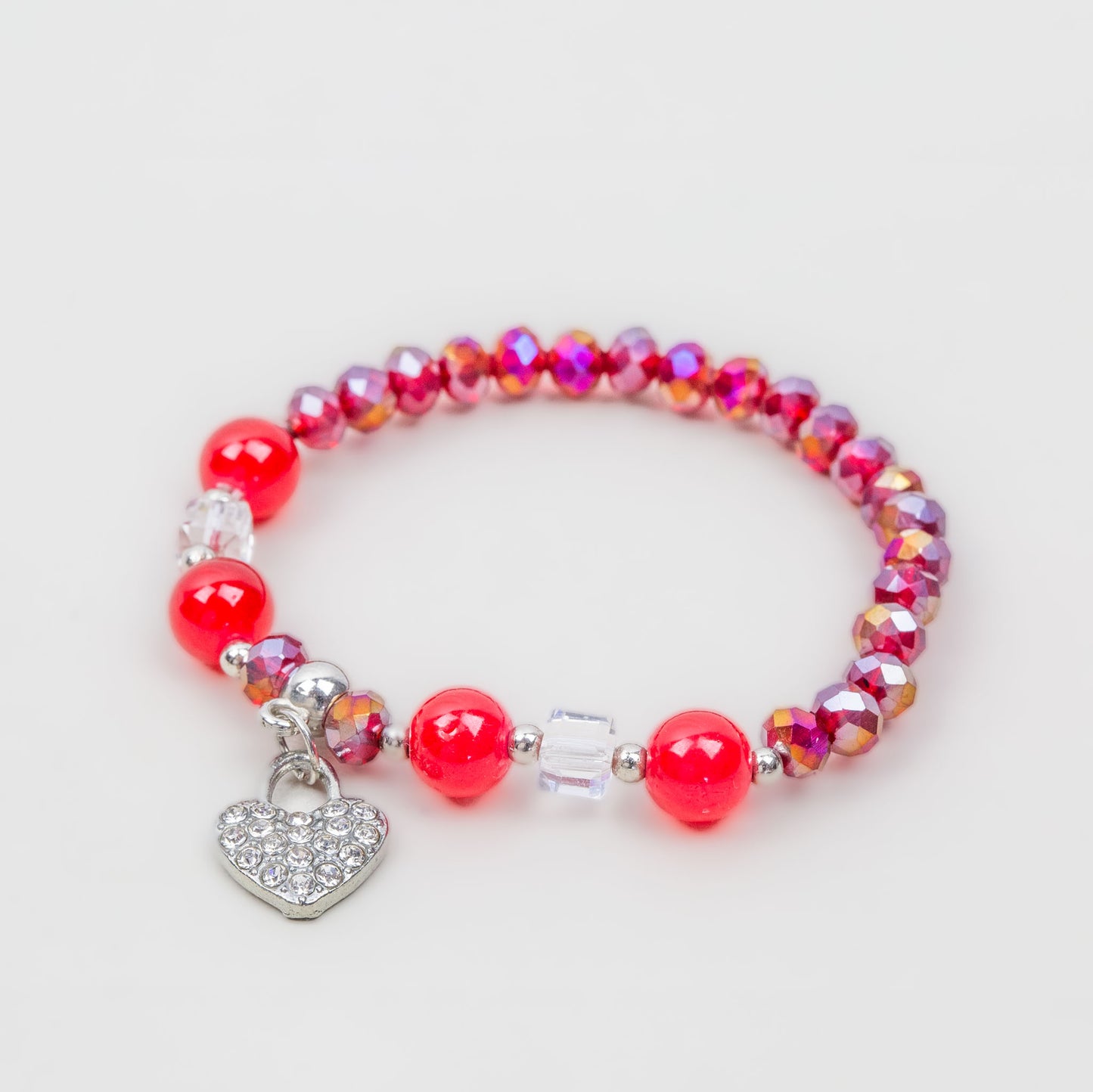 Brățară elastică cu mărgele, pietre și charm în formă de inimă - Rosu