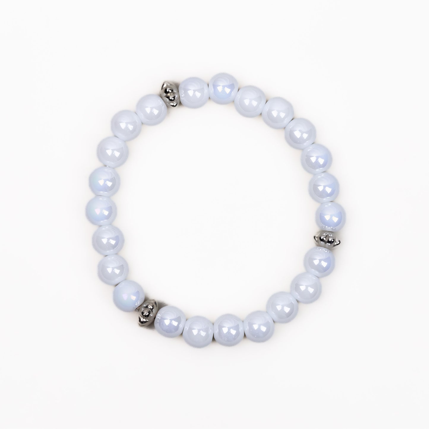 Brățară elastică cu mărgele și detalii argintii - Alb