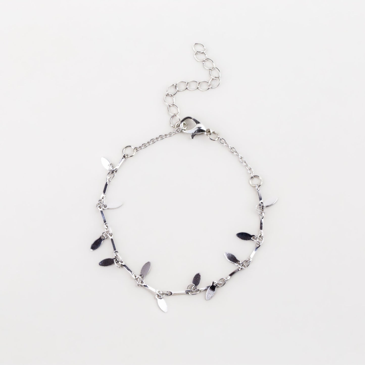 Brățară reglabilă cu lanț fin și charm-uri delicate - Argintiu