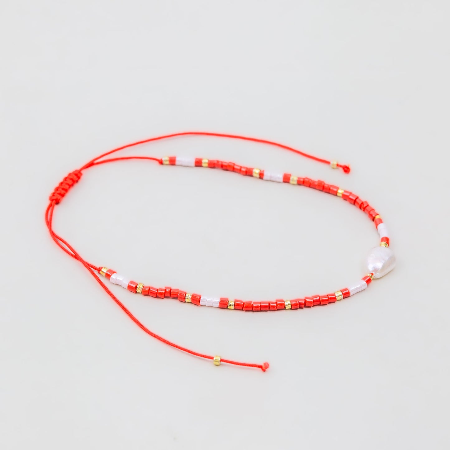 Brățară reglabilă cu șnur și perlă - Rosu