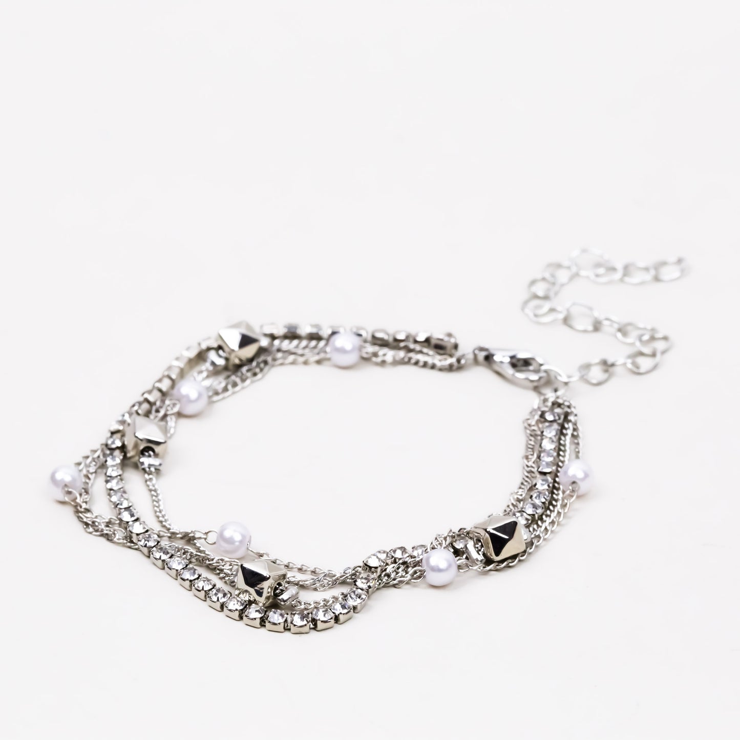 Brățară reglabilă în 4 straturi cu lănțișor, charm-uri și ștrasuri - Argintiu, Alb