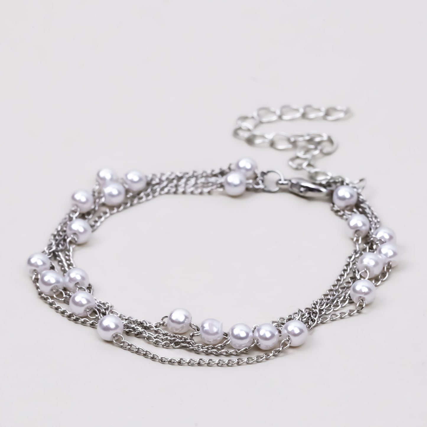 Brățară reglabilă în 5 straturi cu lănțișor și biluțe - Argintiu, Alb