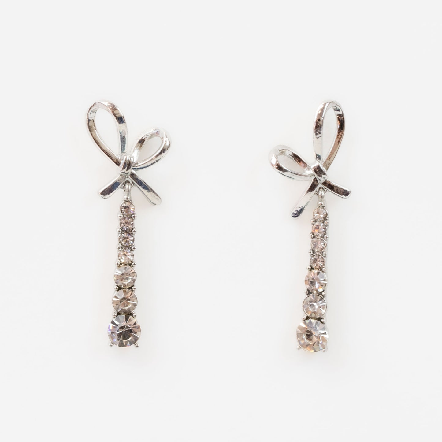 Cercei lungi cu fundiță și pietre strălucitoare - Argintiu