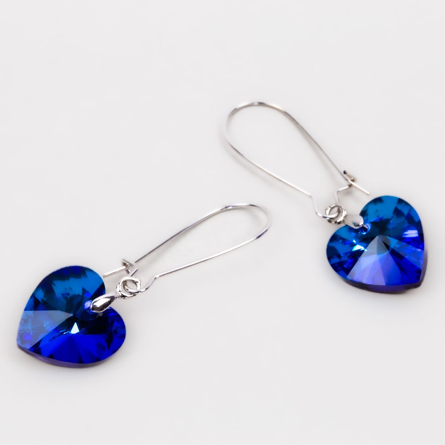 Cercei lungi cu piatră strălucitoare în formă de inimă - Albastru