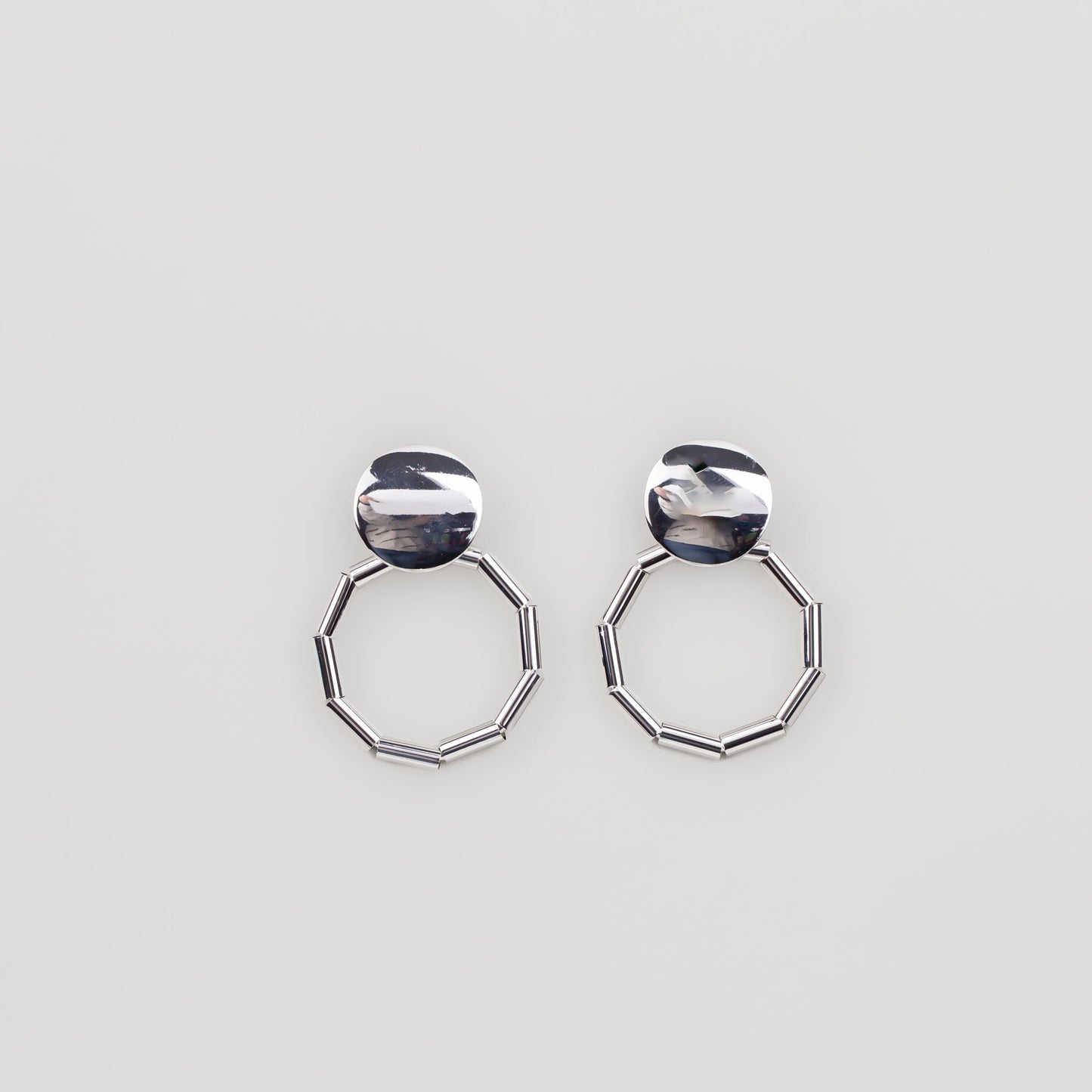 Cercei cu bănuț și cerc secționat - Argintiu