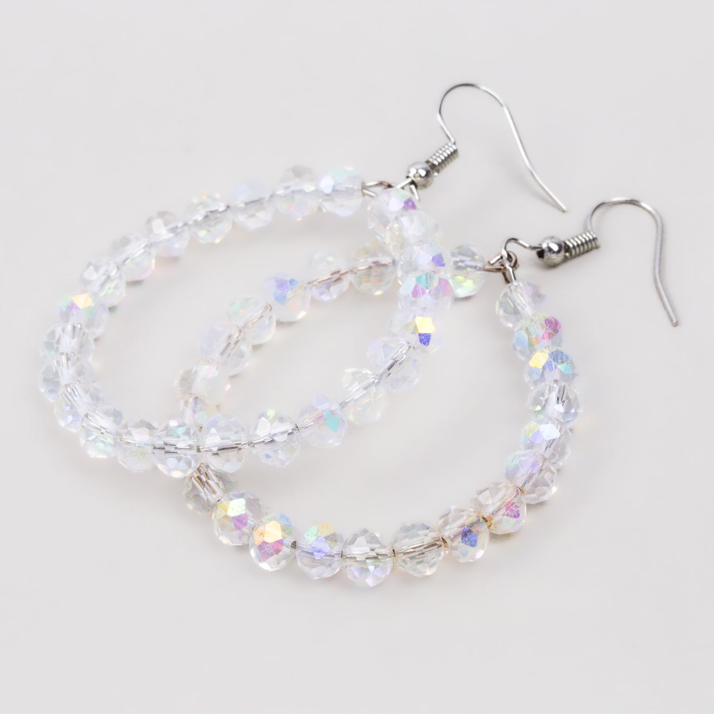 Cercei cu formă rotundă și pietre mari colorate - Alb