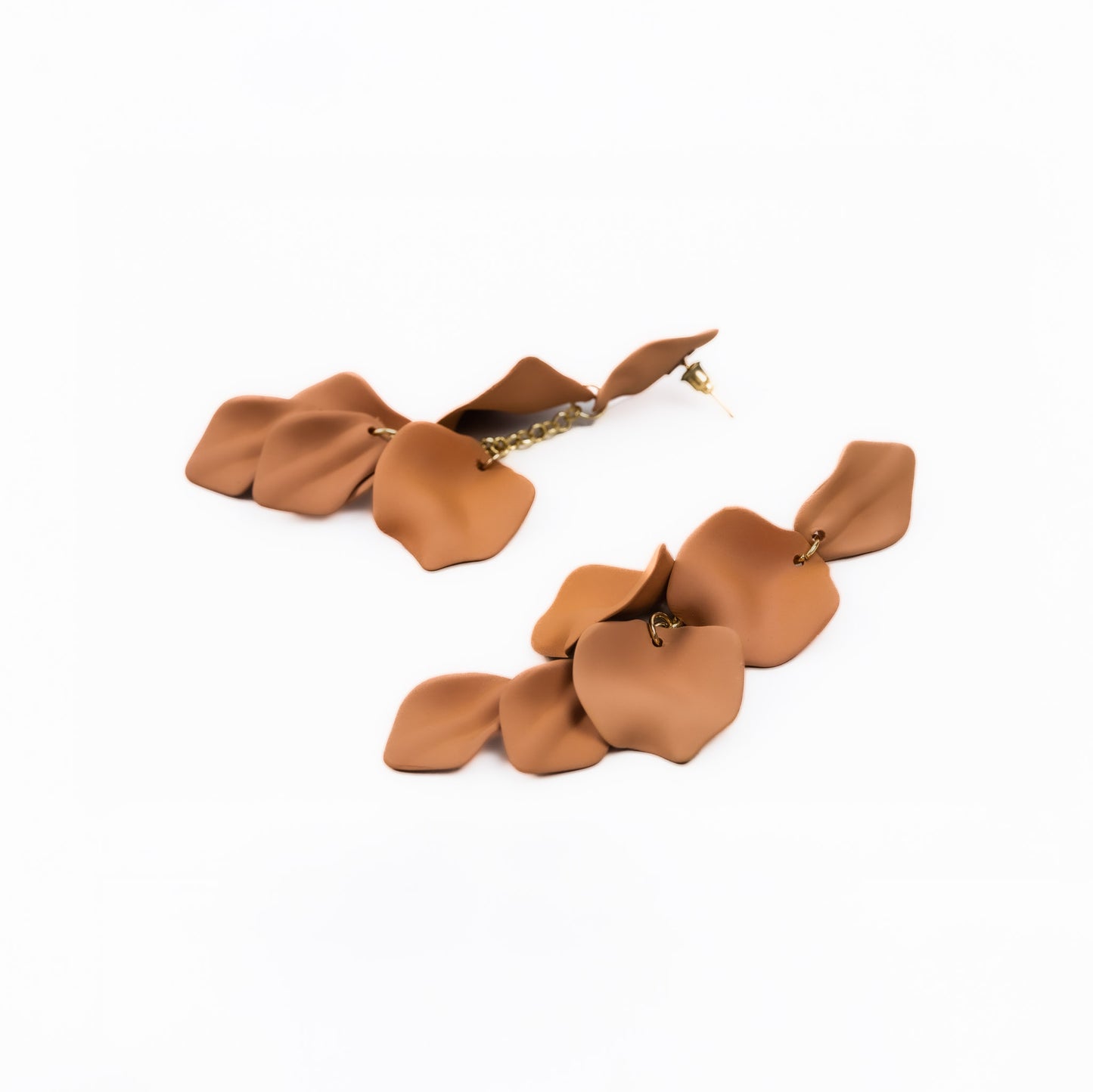 Cercei cu forme de petale delicate pe lanț - Bej cappuccino