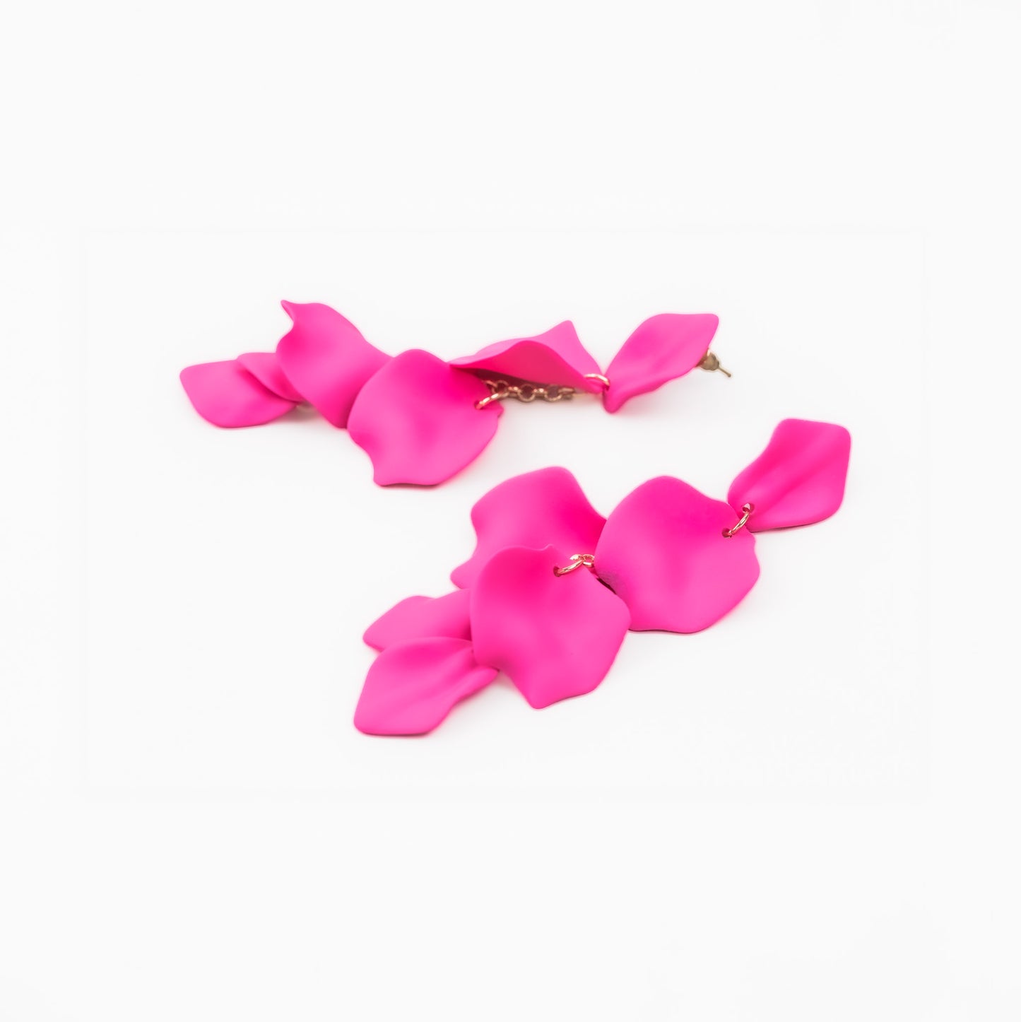 Cercei cu forme de petale delicate pe lanț - Fucsia