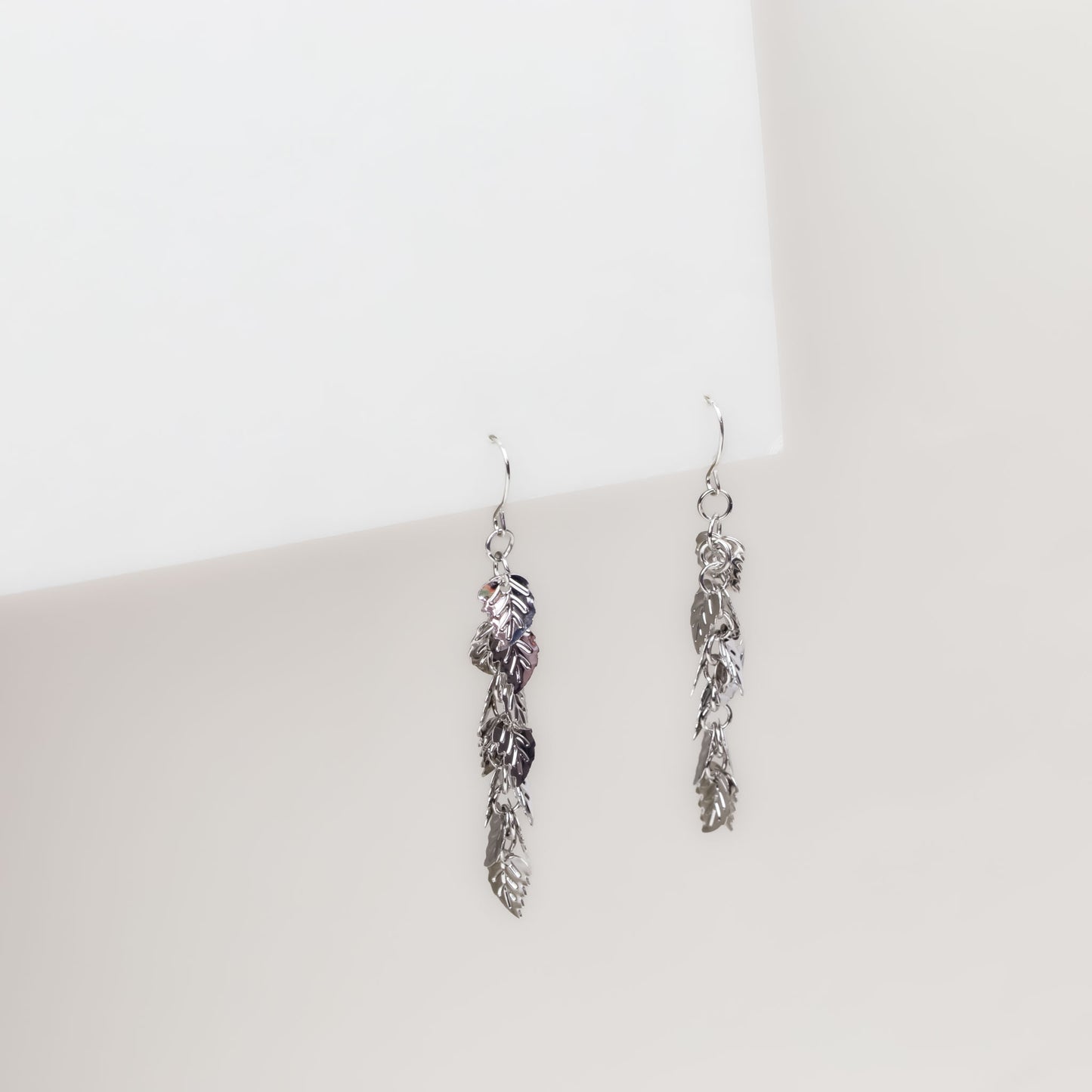 Cercei cu frunzulițe metalice - Argintiu