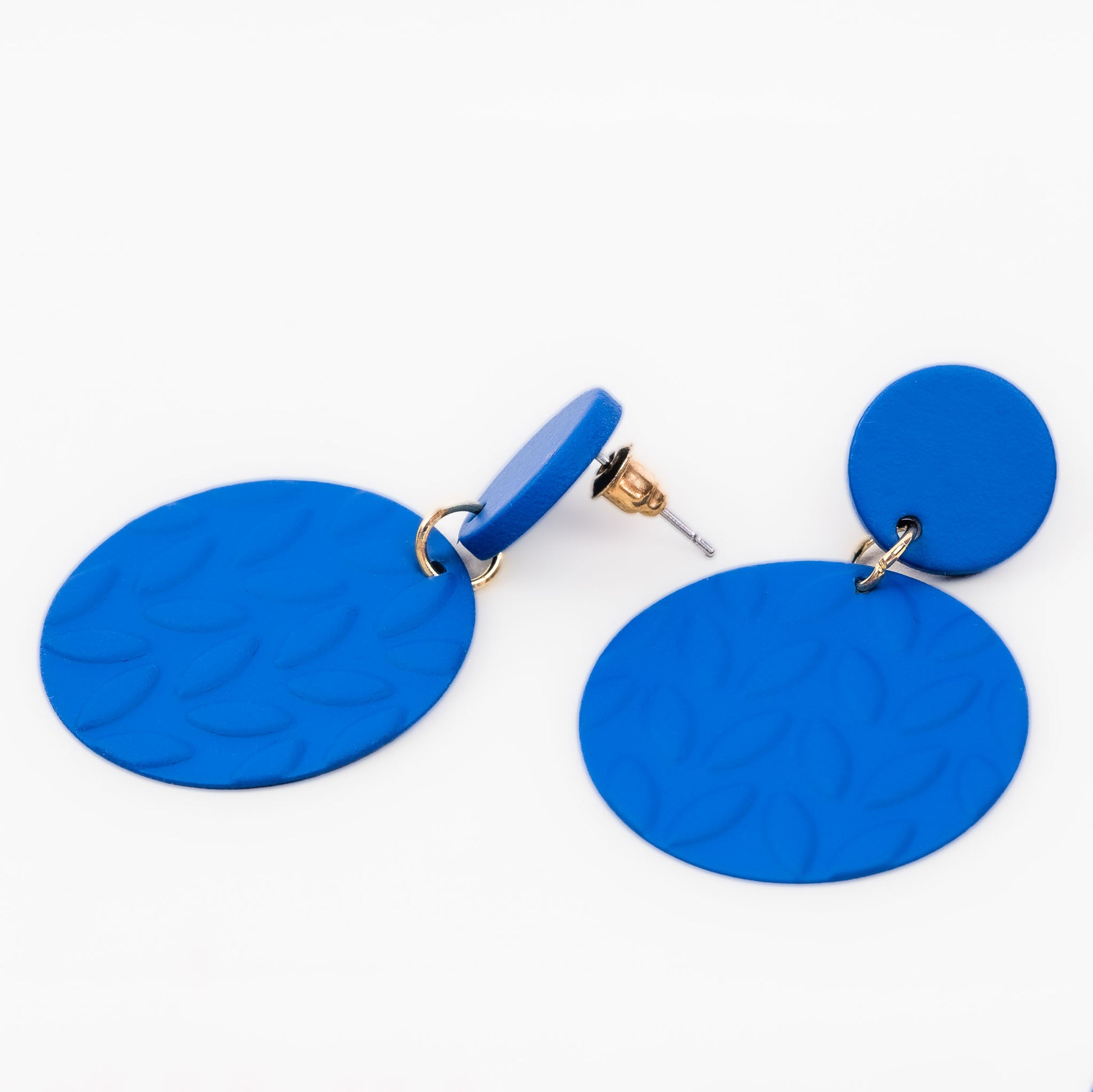 Cercei cu pandantiv rotund embosat și textură de silicon - Albastru