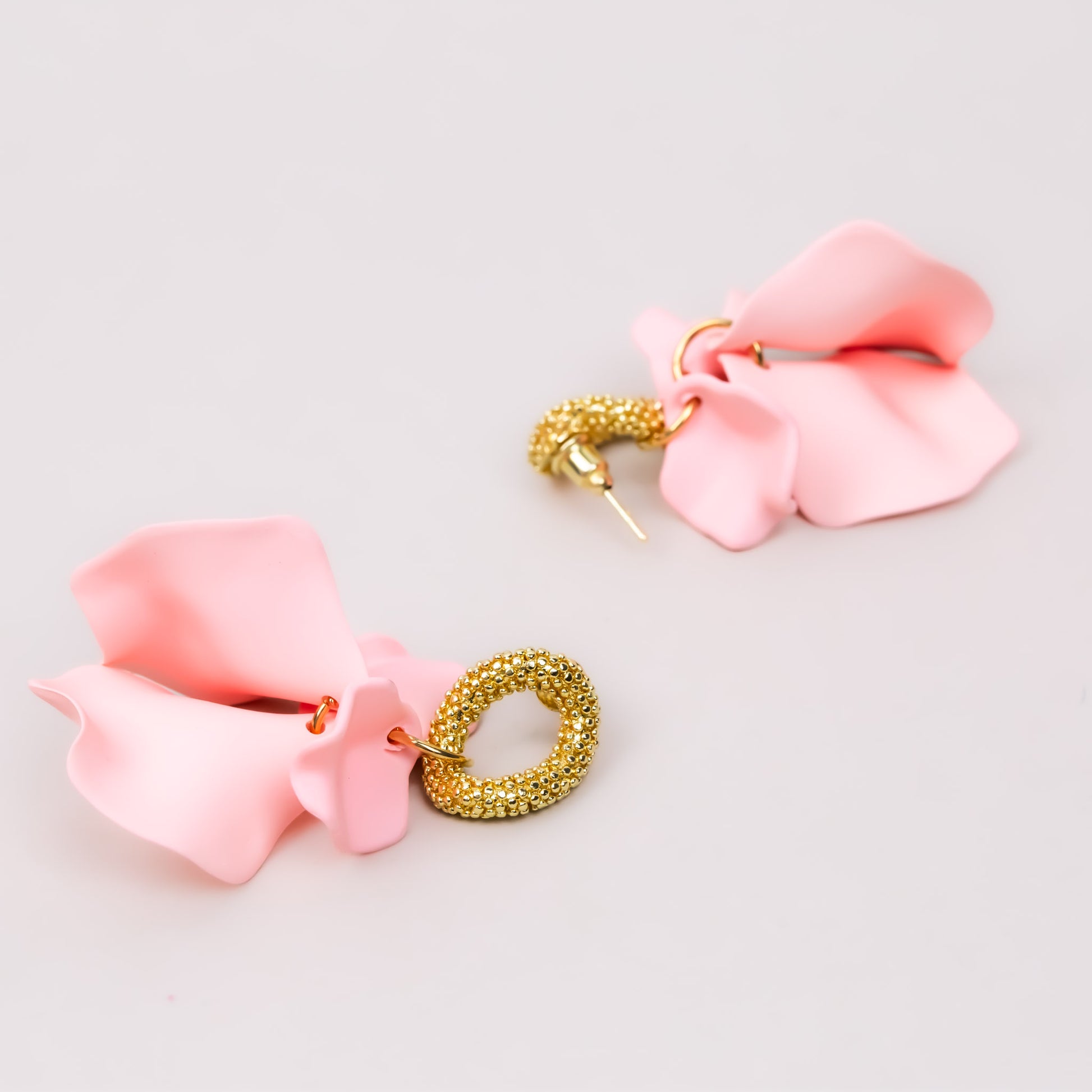 Cercei cu petale fine siliconate - Roz, Auriu