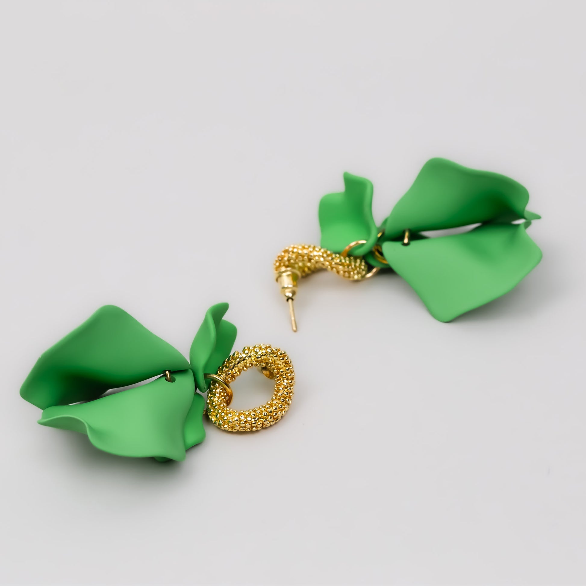 Cercei cu petale fine siliconate - Verde, Auriu