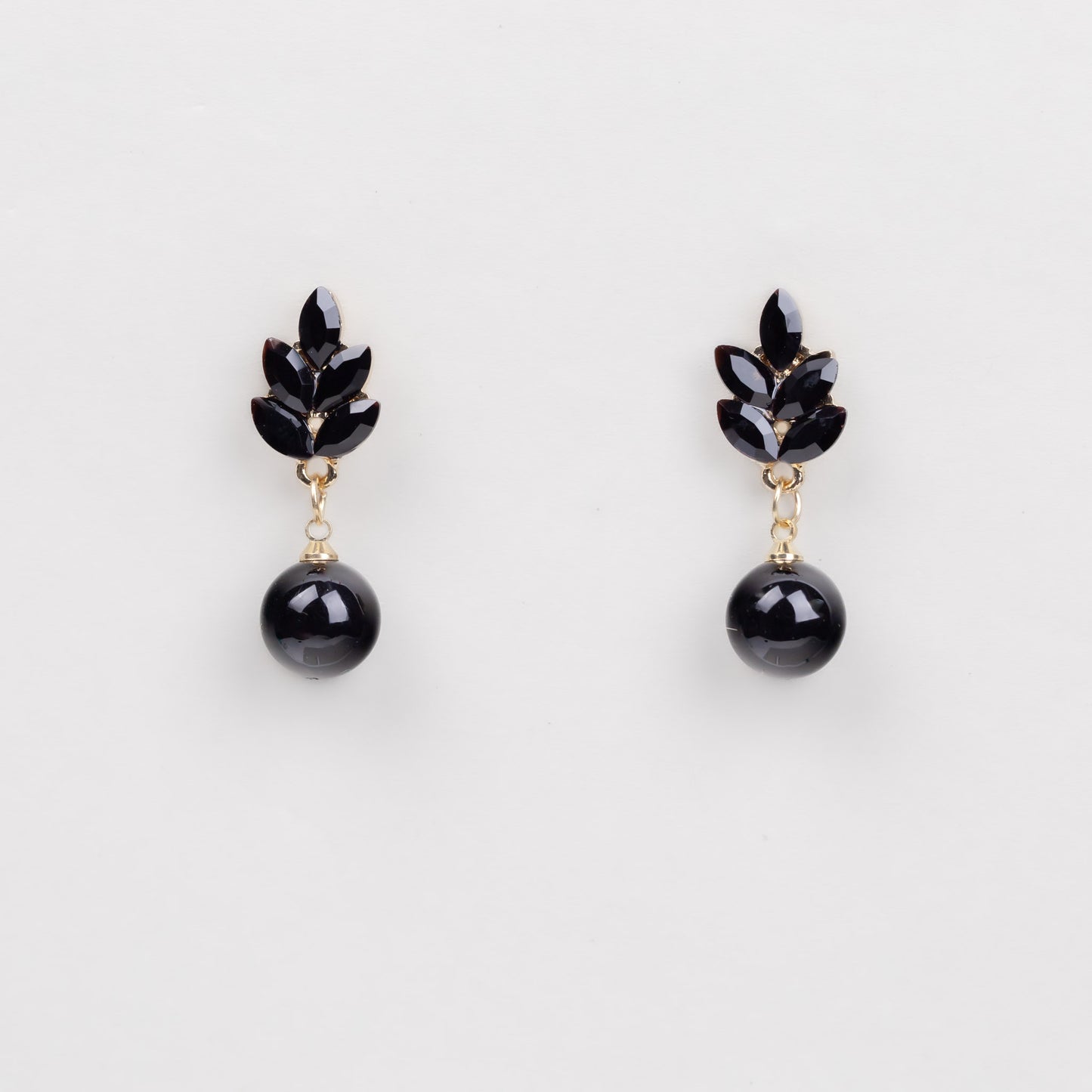 Cercei cu pietre negre și perlă