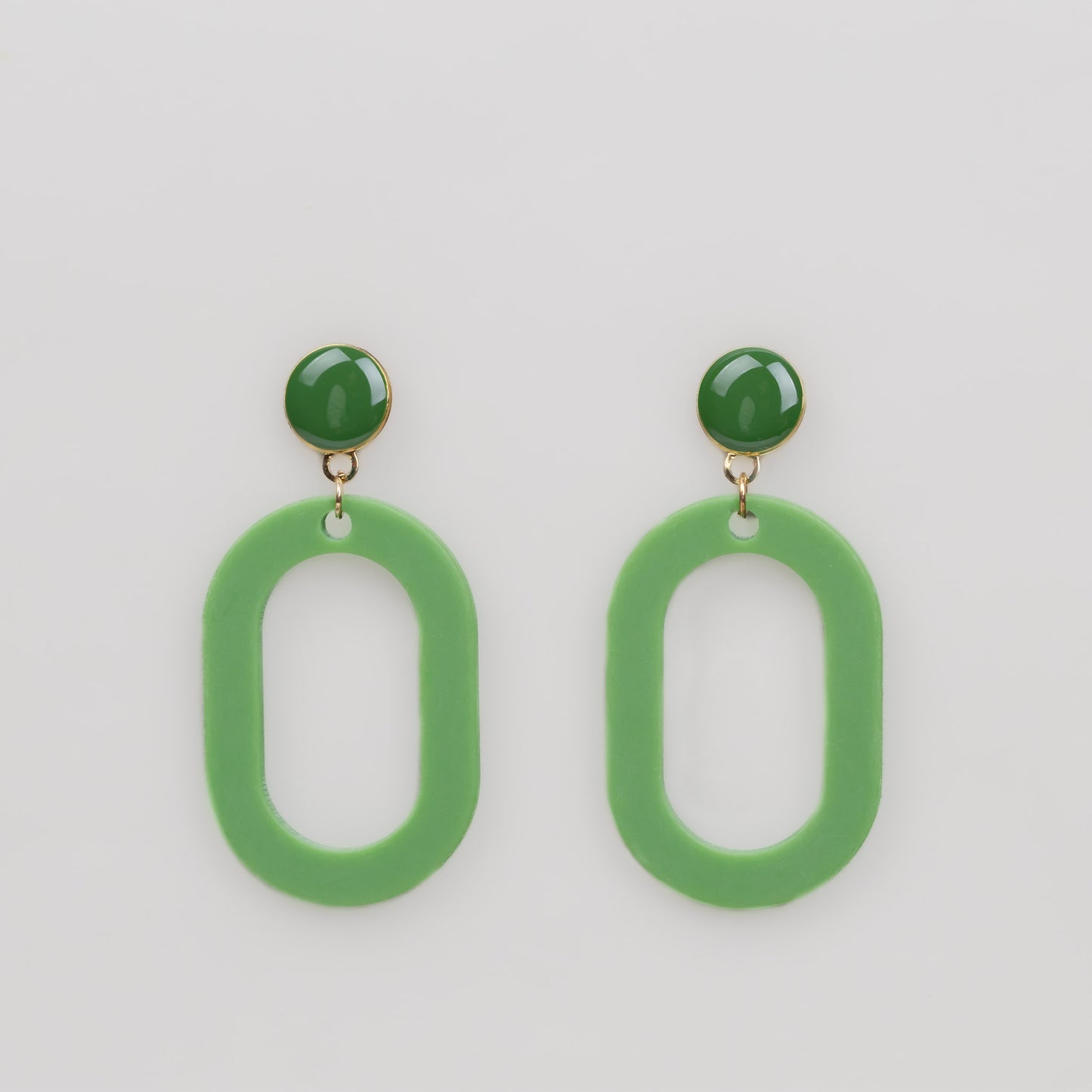 Cercei cu verigă ovală și accent color - Verde