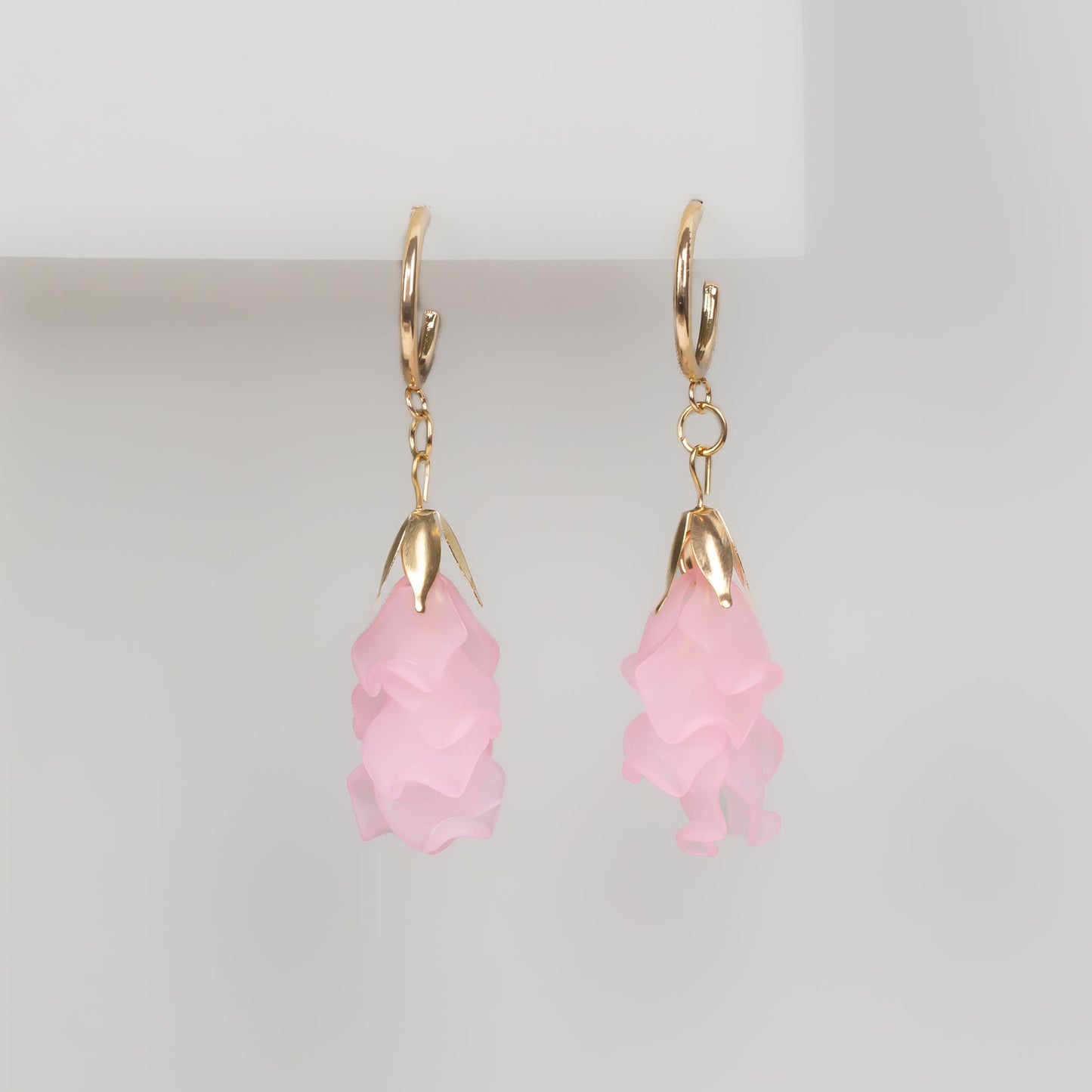 Cercei cu verigă și petale ușoare - Roz