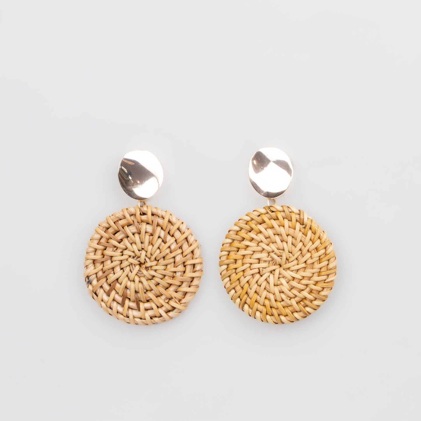 Cercei din ratan cu accent auriu - Natur