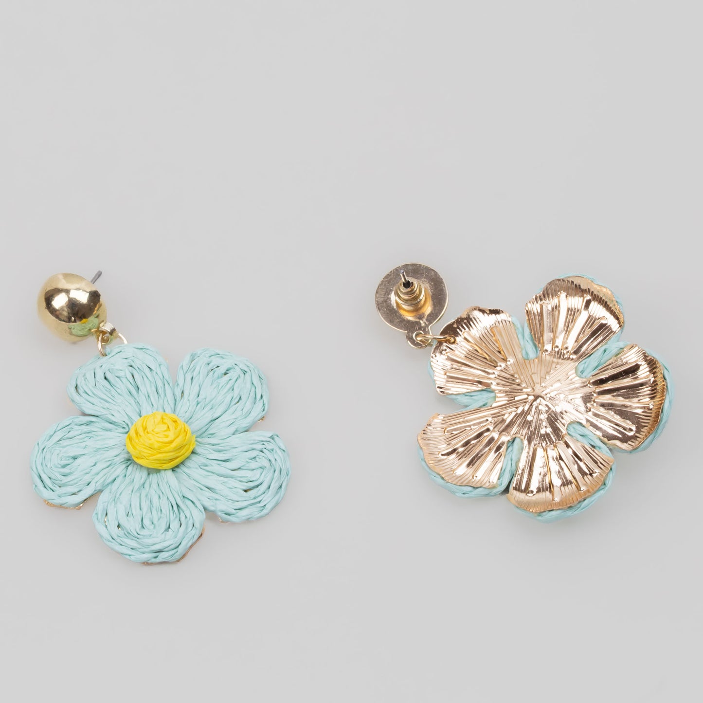 Cercei din ratan în formă de floare cu accent auriu - Turcoaz