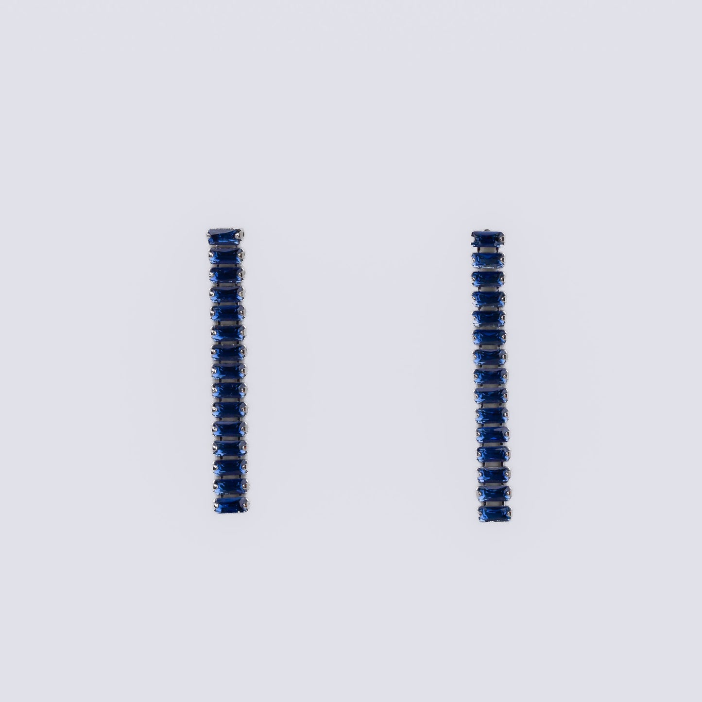 Cercei eleganți discreți cu zale argintii și pietre strălucitoare - Albastru