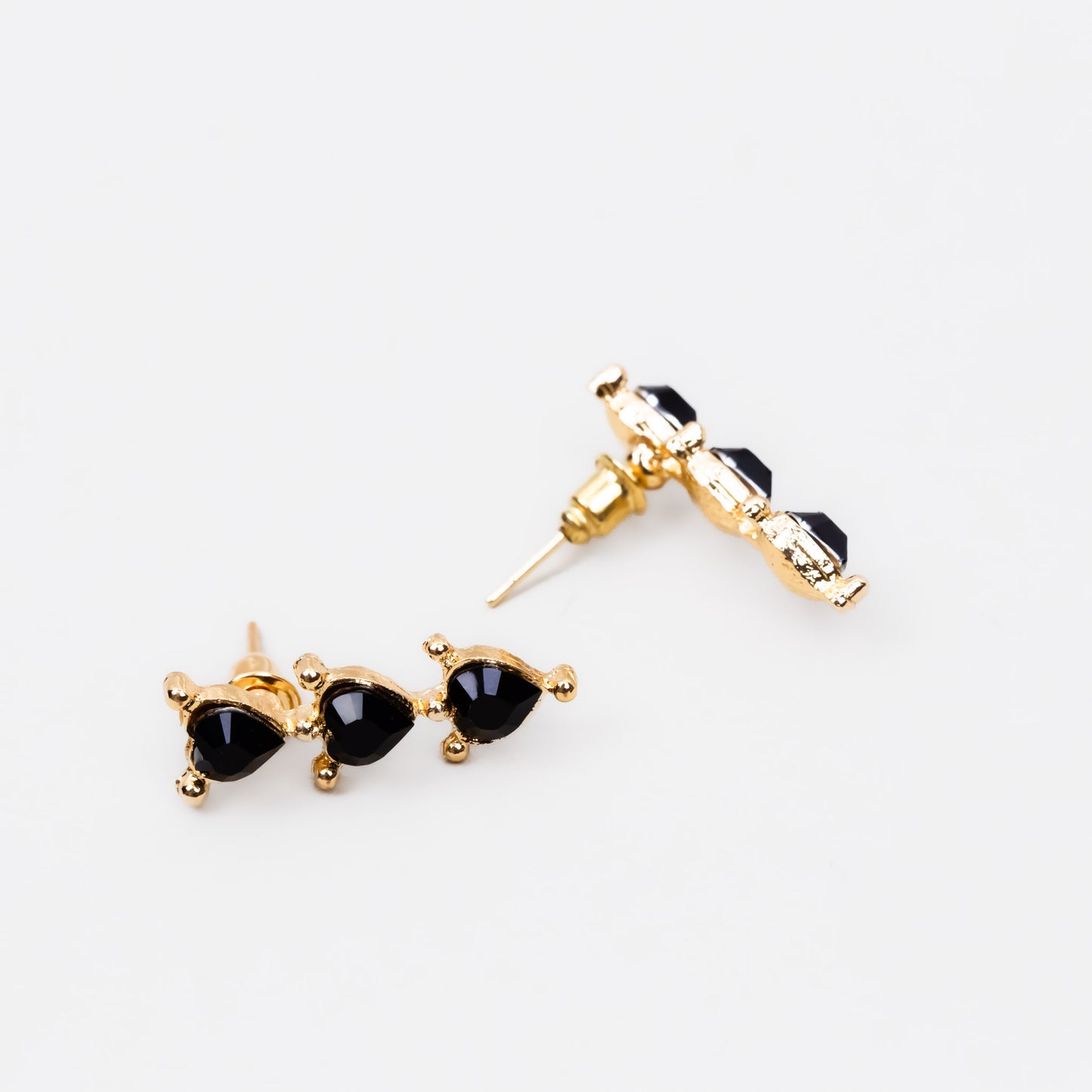 Cercei eleganți dragostea din tei cu pietre în formă de inimă - Auriu, Negru