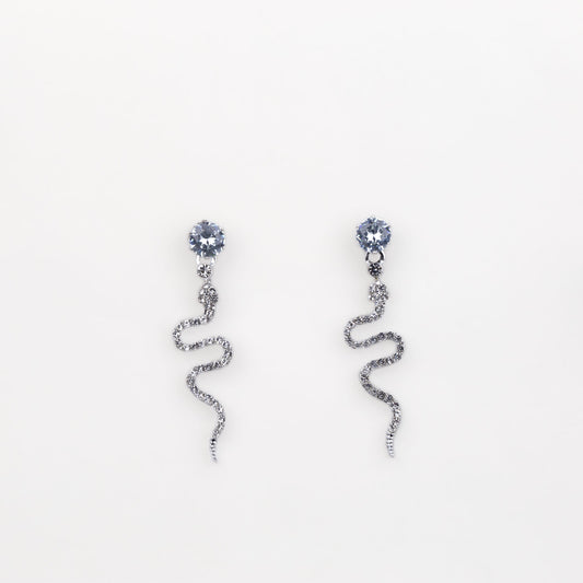 Cercei eleganți în formă de șarpe cu piatră și ștrasuri - Argintiu