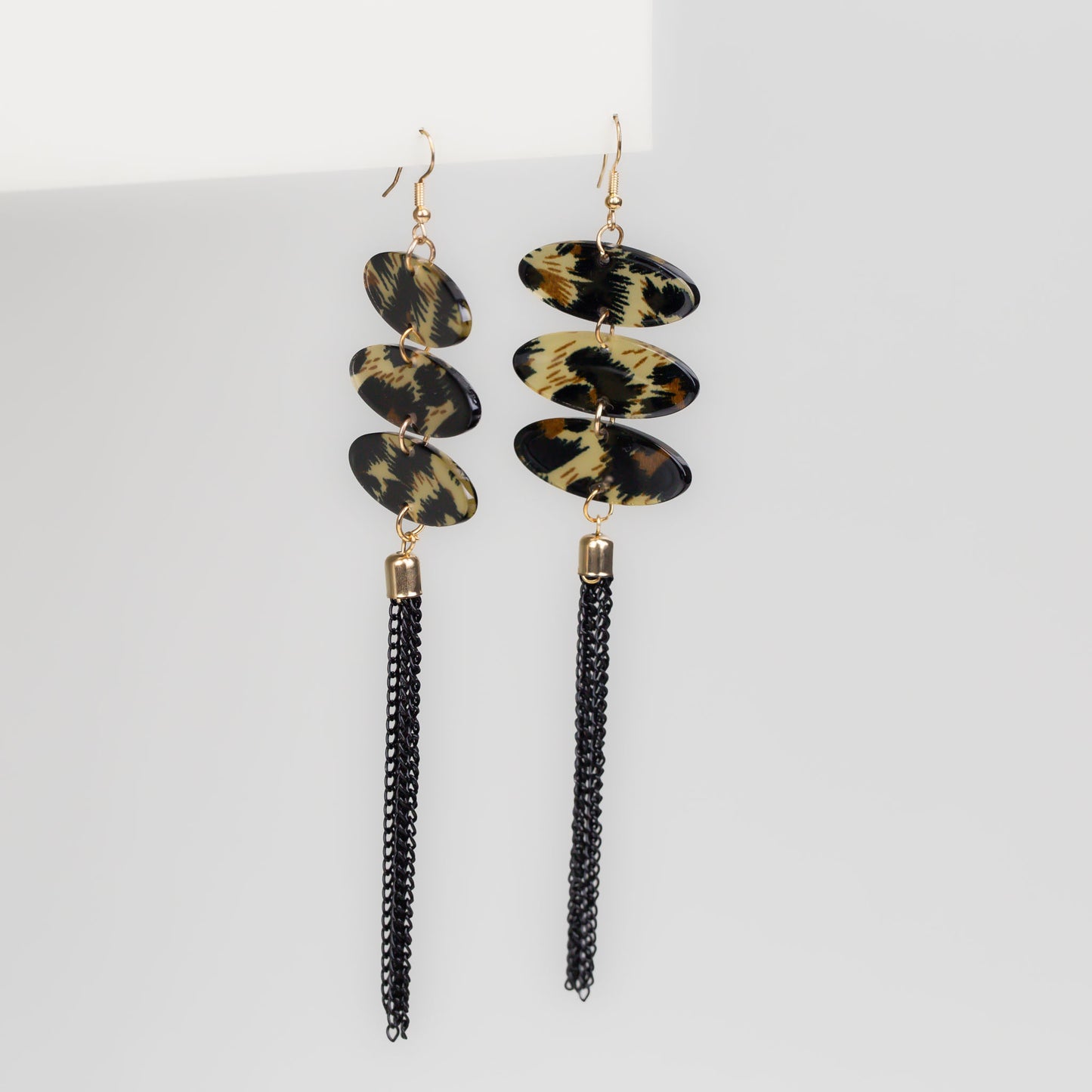 Cercei extra lungi cu lănțișoare și forme ovale animal print
