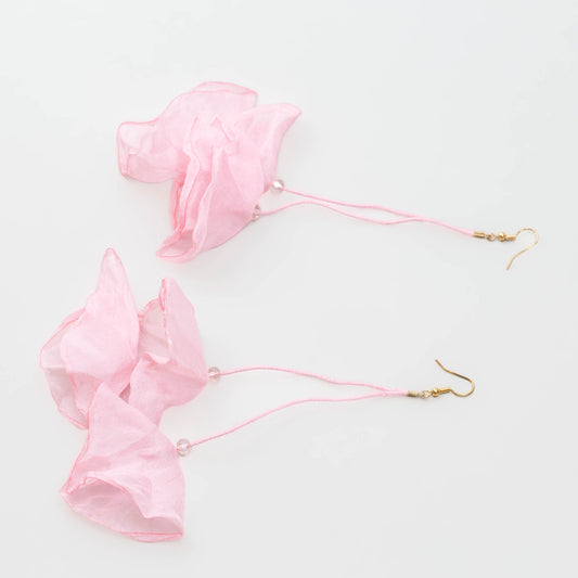 Cercei extra lungi și ușori cu petale delicate din material textil - Roz