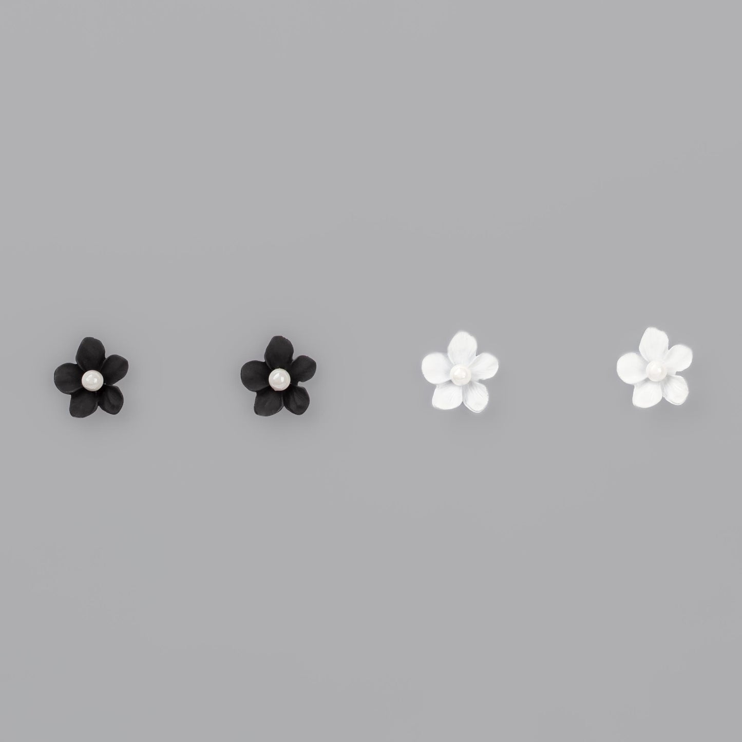 Cercei flori siliconate cu perle, set 2 - Alb, Negru