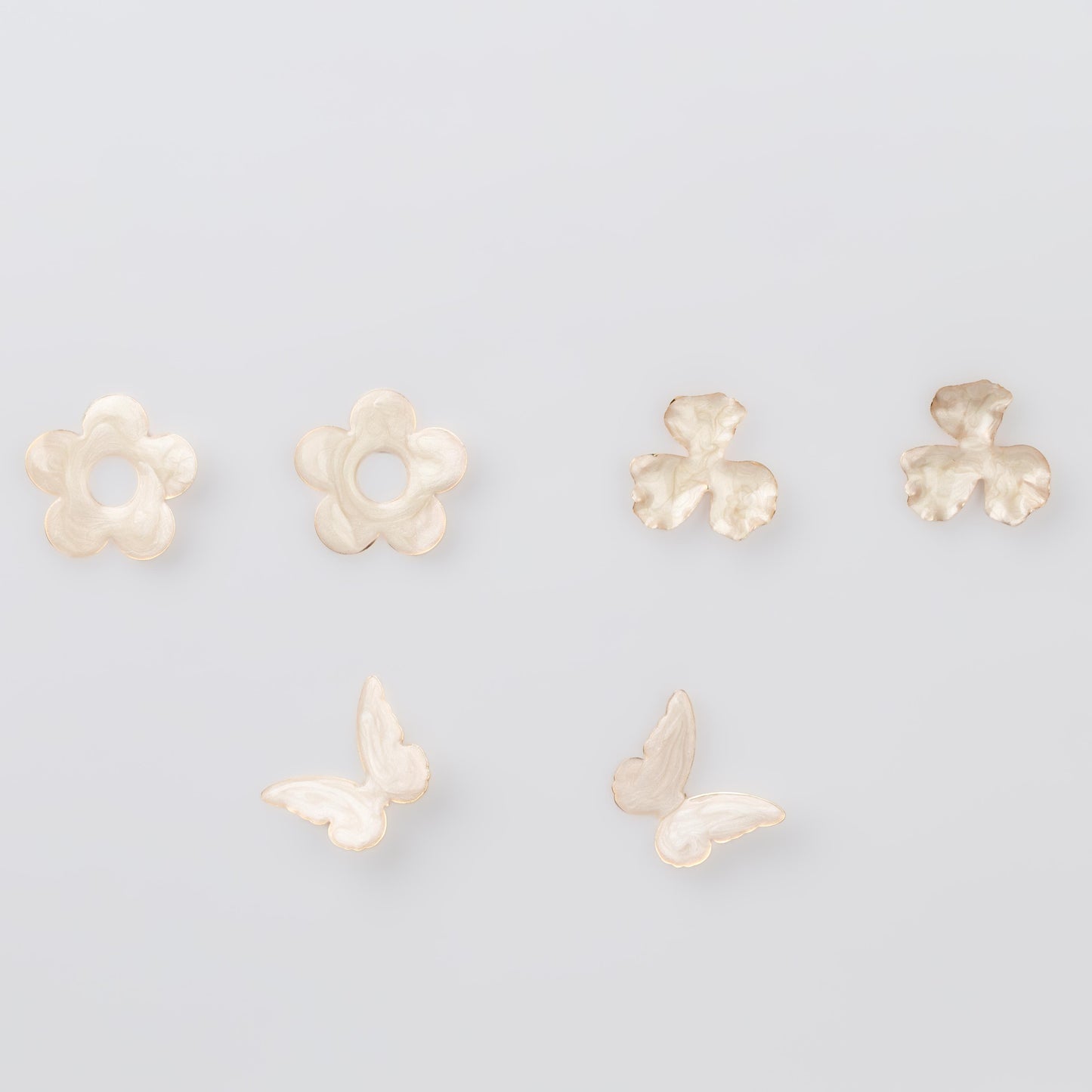 Cercei glossy flori și fluturi, set 3 - Alb Cocos