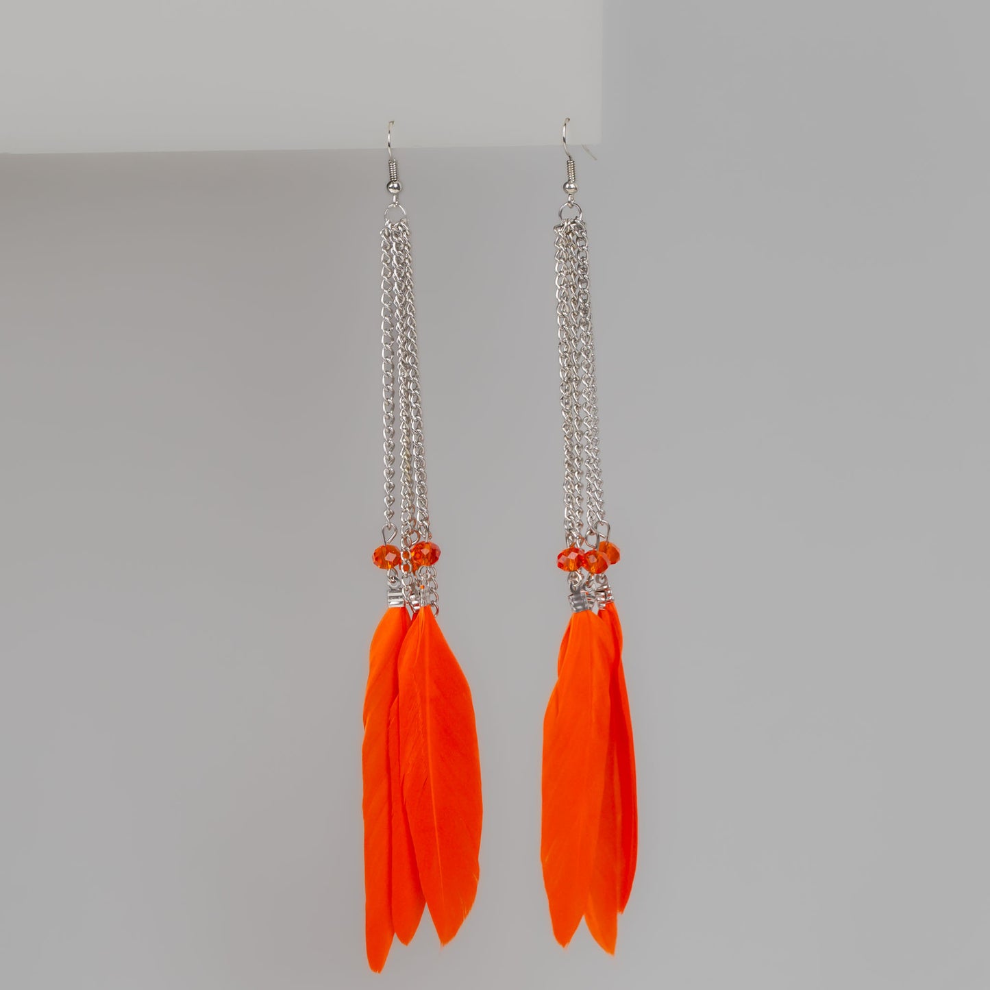 Cercei Ibiza extra lungi cu pene colorate și pietre - Portocaliu