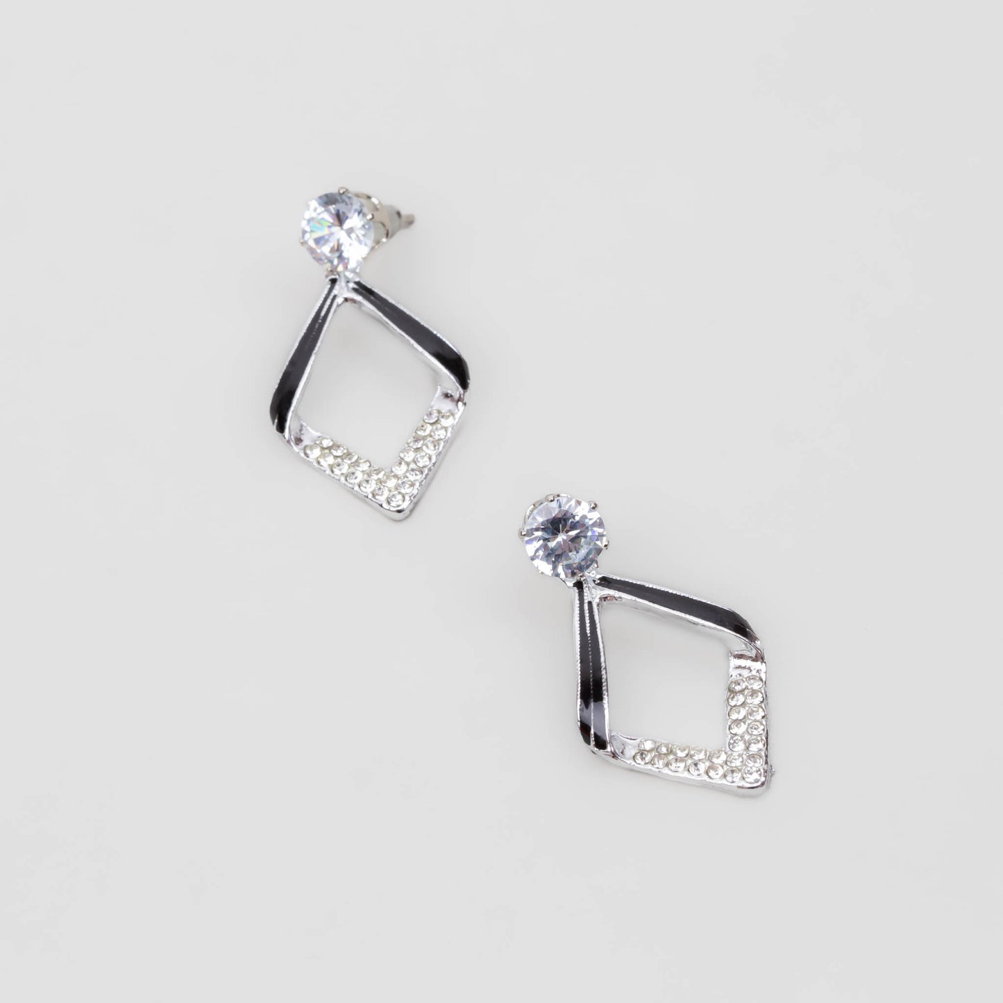 Cercei în formă de romb cu pietre și accent negru - Argintiu