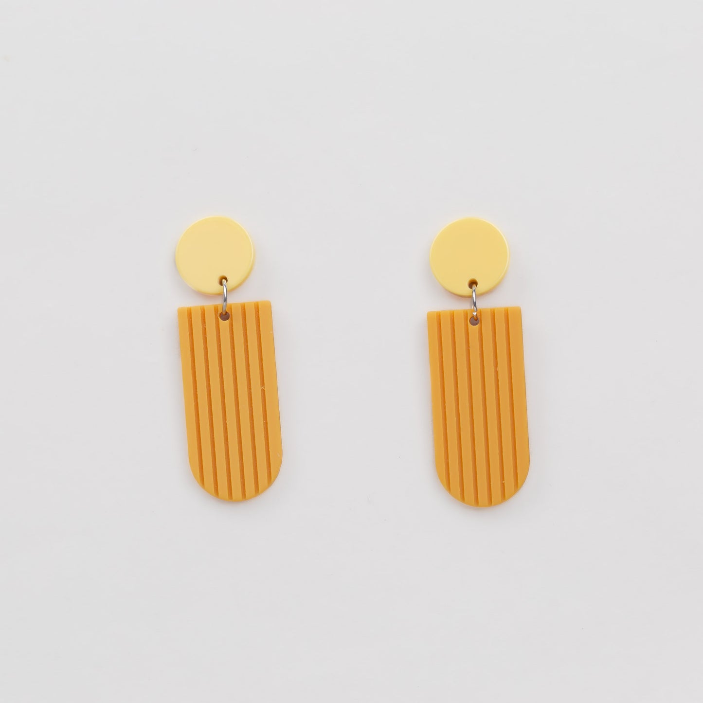Cercei în stil minimal cu aspect geometric - Galben