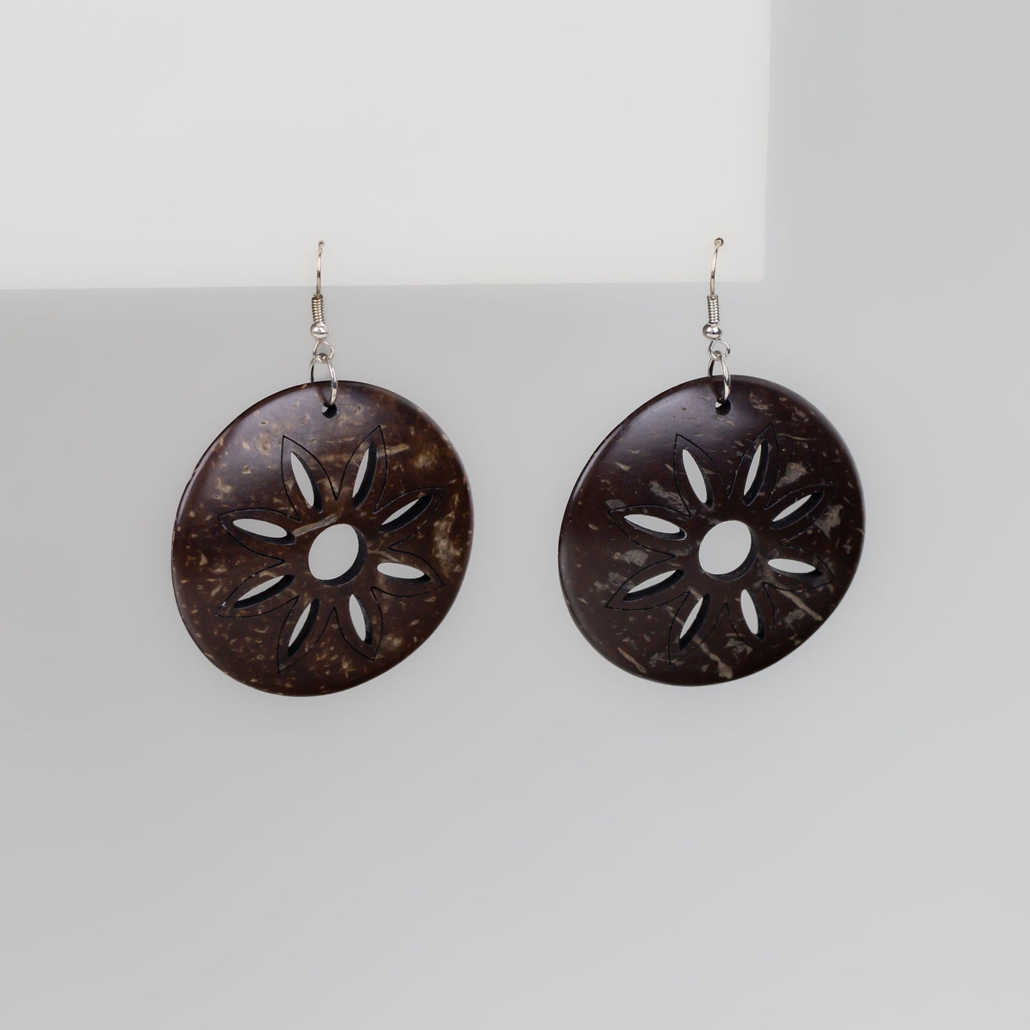 Cercei krafty 2005 cu motiv floare - Maro Închis