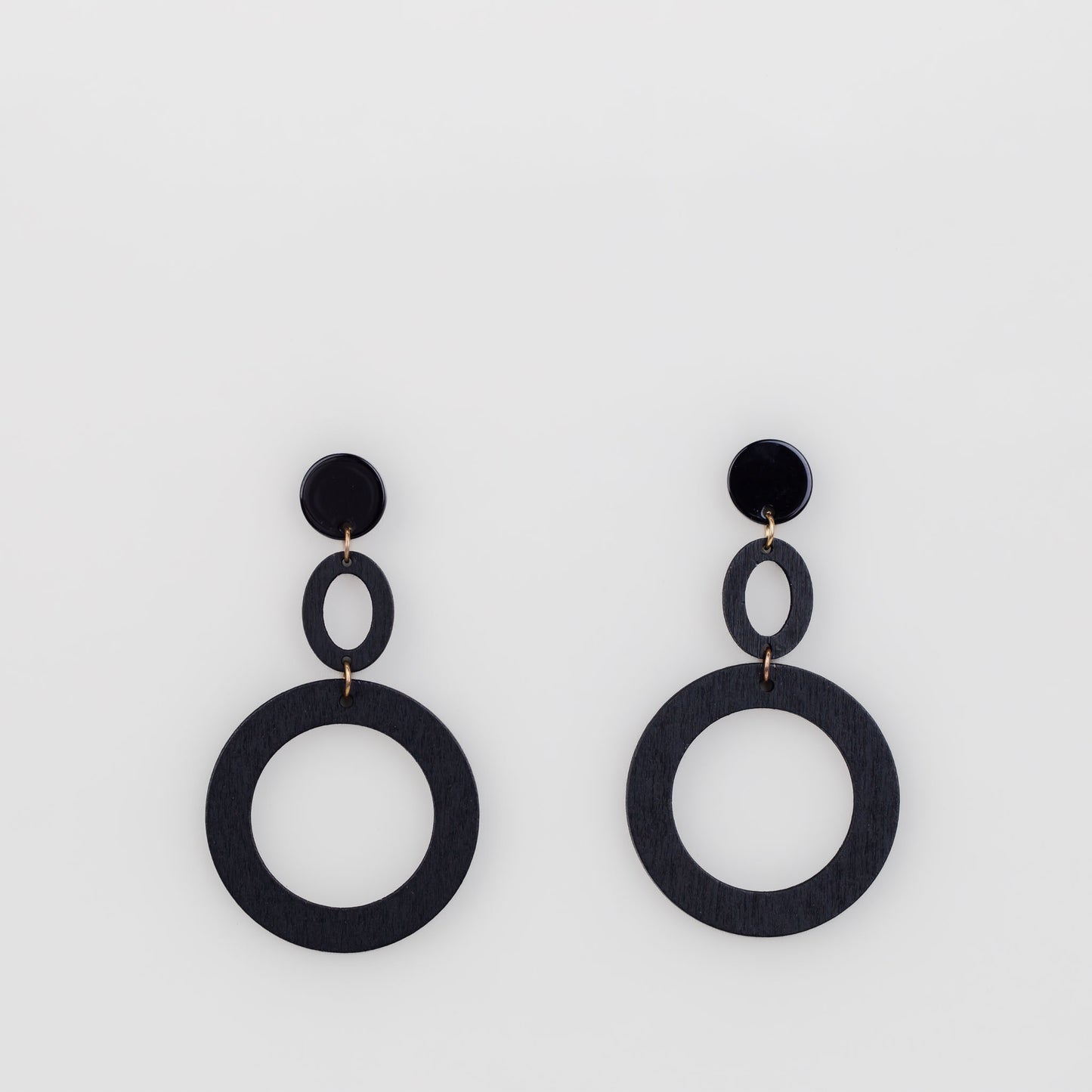 Cercei lungi cu cercuri din lemn - Negru