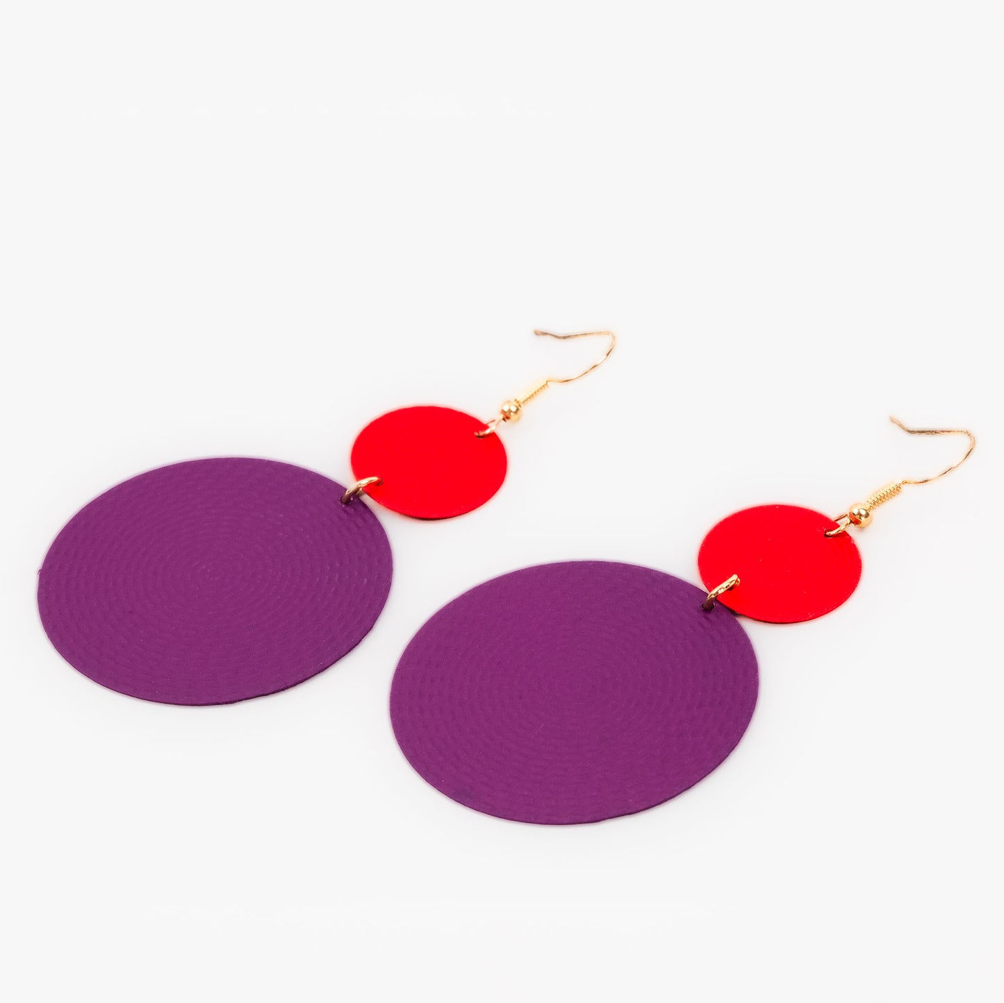 Cercei lungi cu cercuri mari embosate - Mov, Rosu