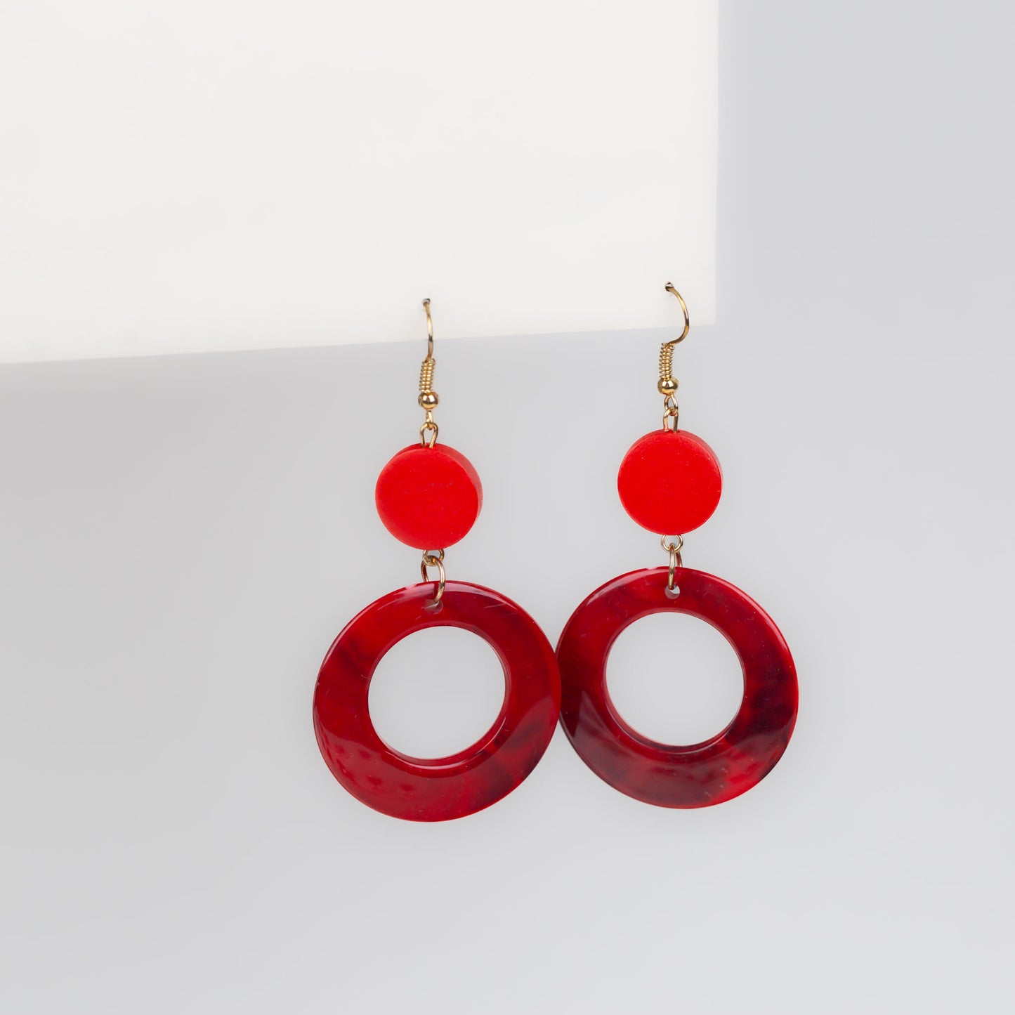 Cercei lungi cu cercuri marmorate, textură fină și ușori - Roșu