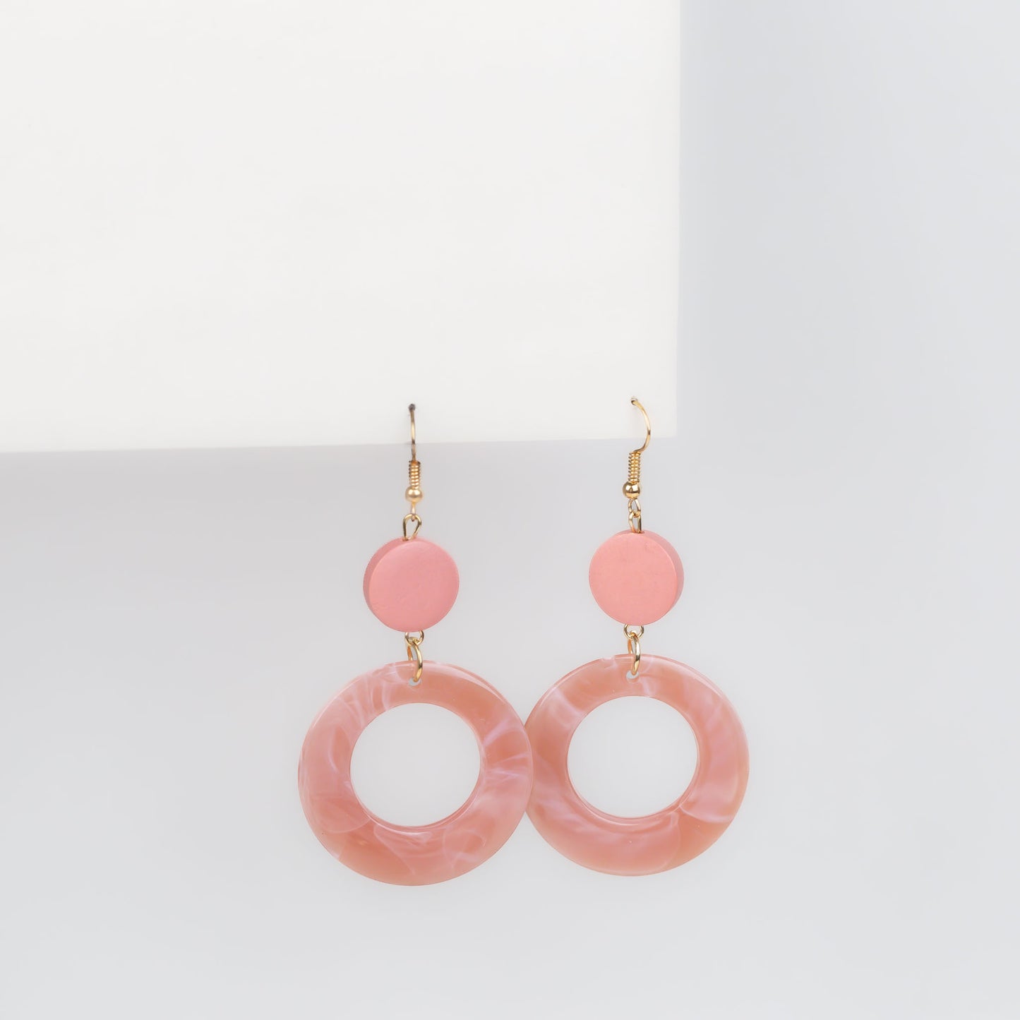 Cercei lungi cu cercuri marmorate, textură fină și ușori - Roz Pudrat