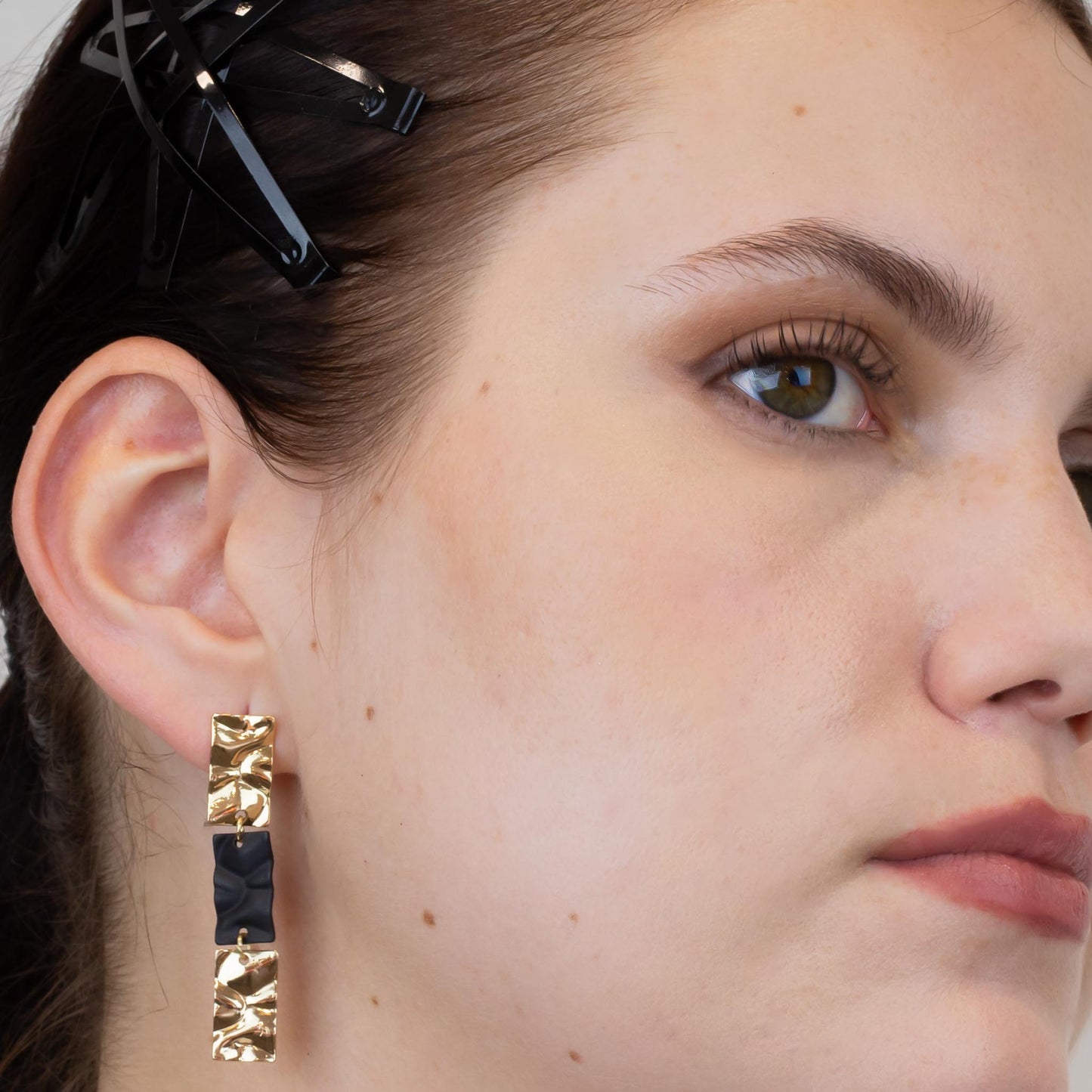 Cercei lungi cu forme dreptunghiulare în relief - Auriu, Negru