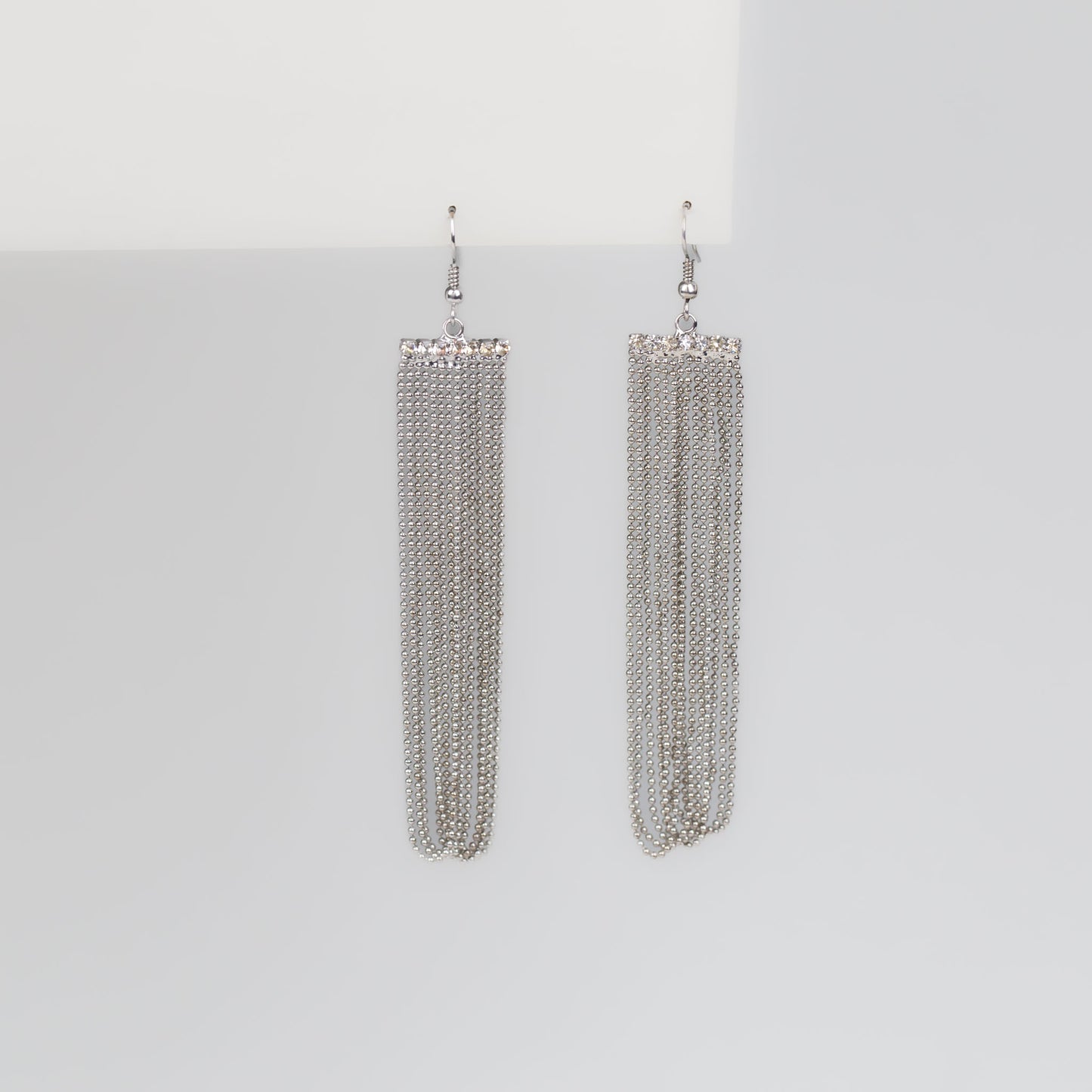 Cercei lungi cu lănțișoare și ștrasuri - Argintiu