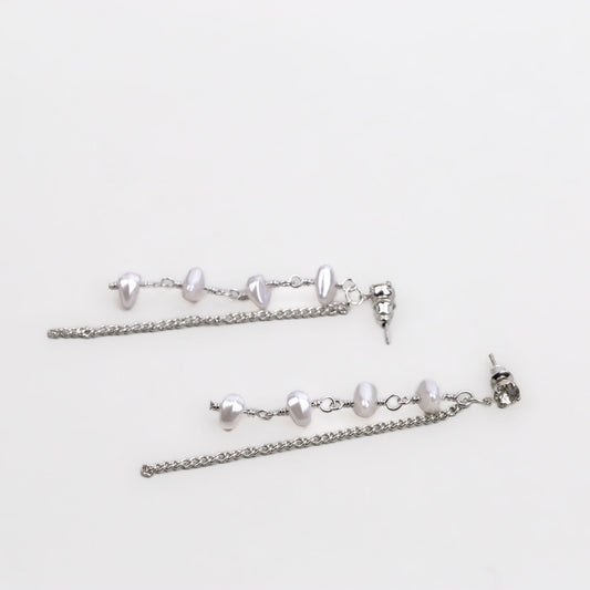 Cercei lungi cu lănțișor, piatră și perle asimetrice - Argintiu