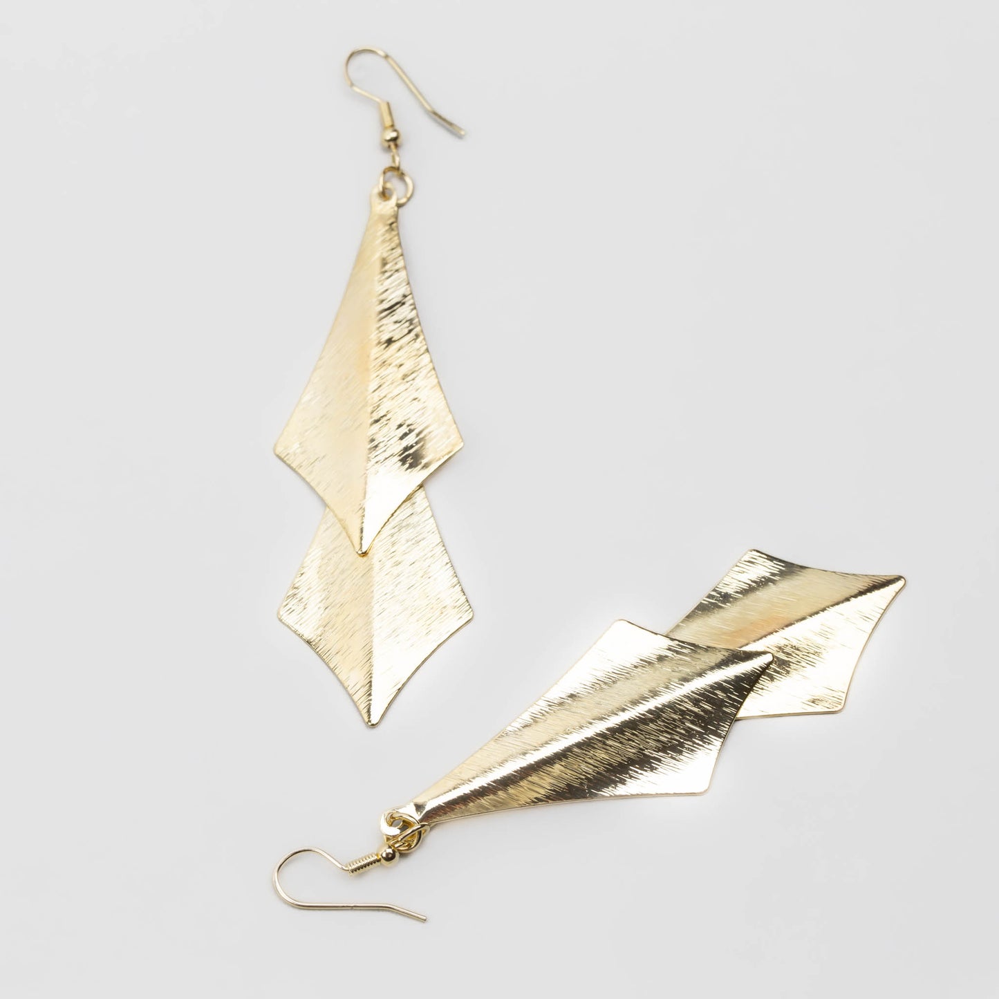 Cercei lungi cu petale geometrice - Auriu