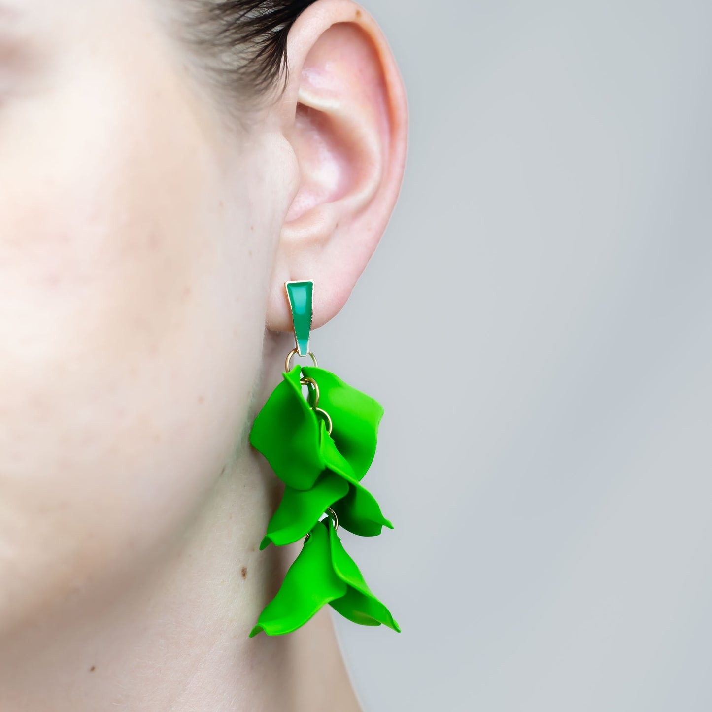 Cercei lungi cu petale siliconate și accent color - Verde