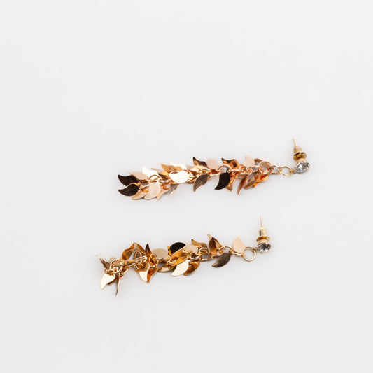 Cercei lungi cu solzi în formă de frunzuliță și piatră - Auriu