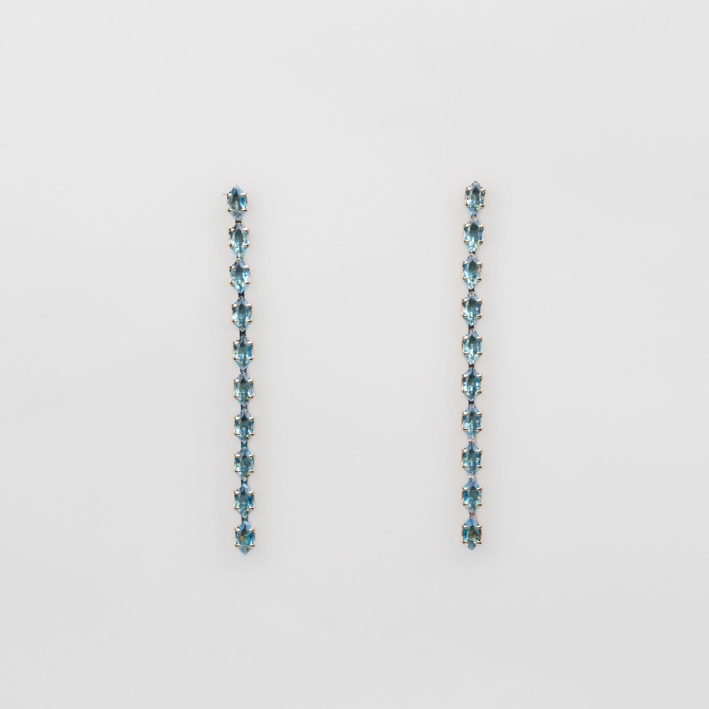 Cercei lungi eleganți cu pietre, finuți și ușori - Albastru